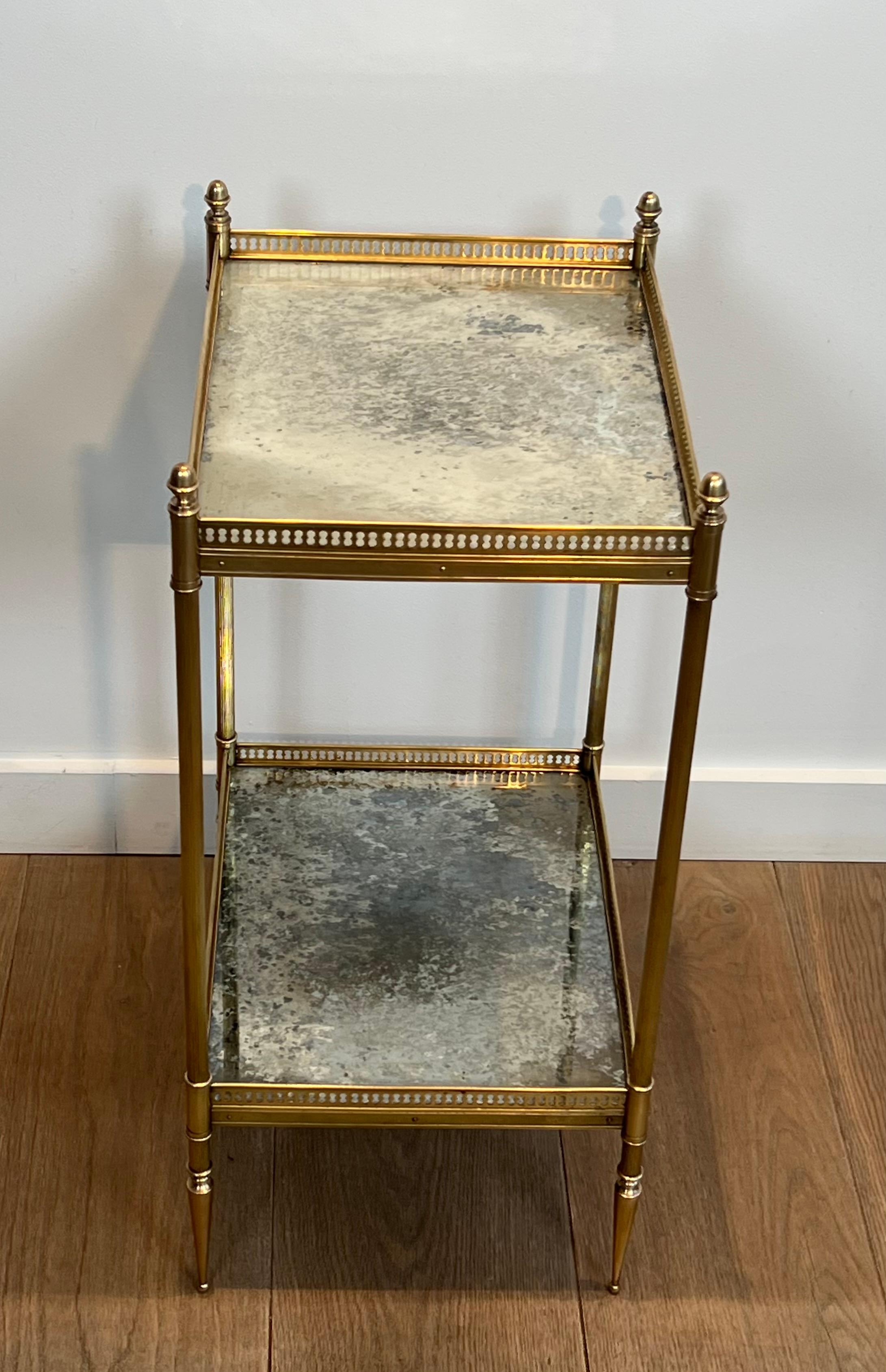 Français Tables d'appoint en laiton avec plateaux en miroir oxydé par Maison Jansen en vente