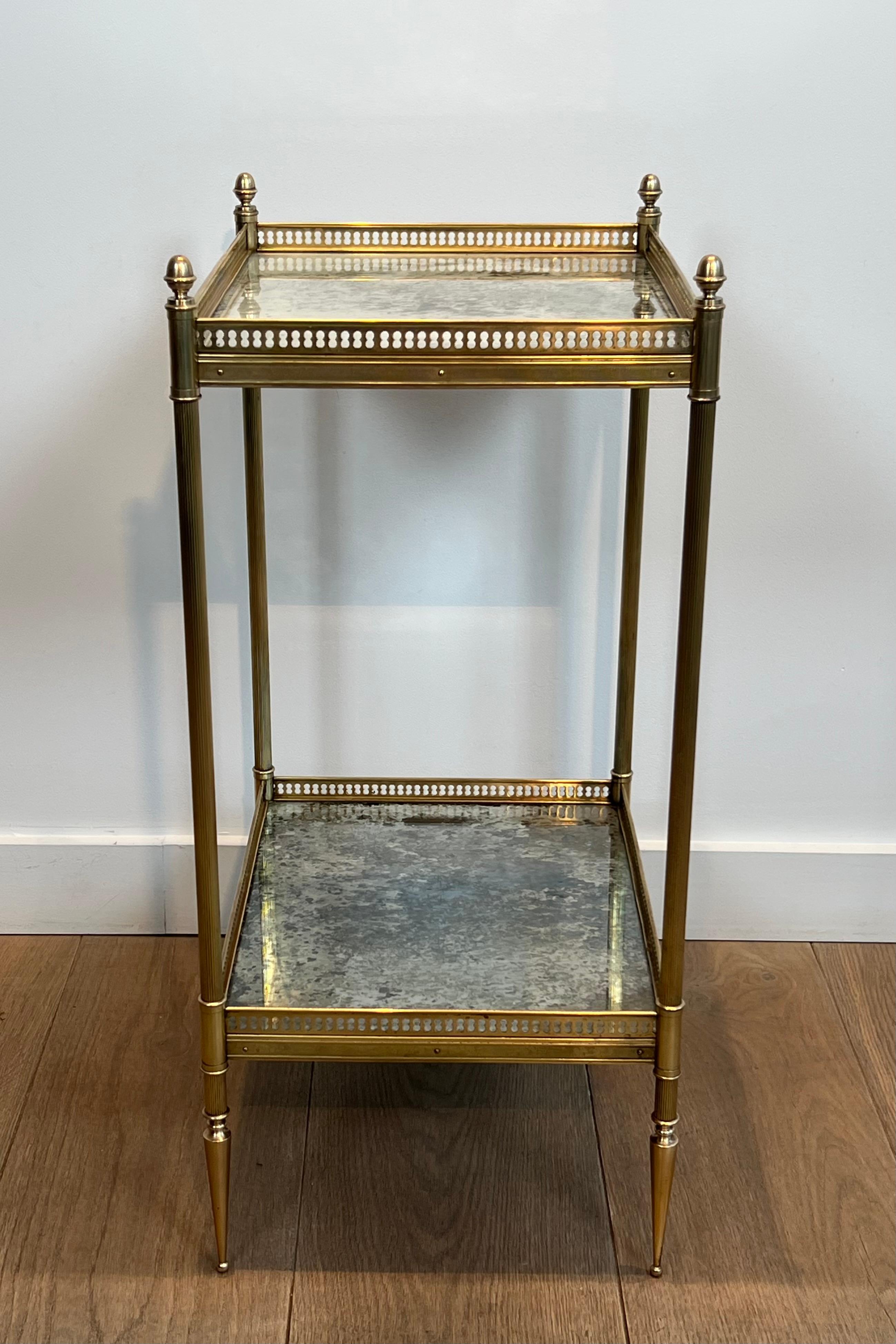 Tables d'appoint en laiton avec plateaux en miroir oxydé par Maison Jansen Bon état - En vente à Marcq-en-Barœul, Hauts-de-France