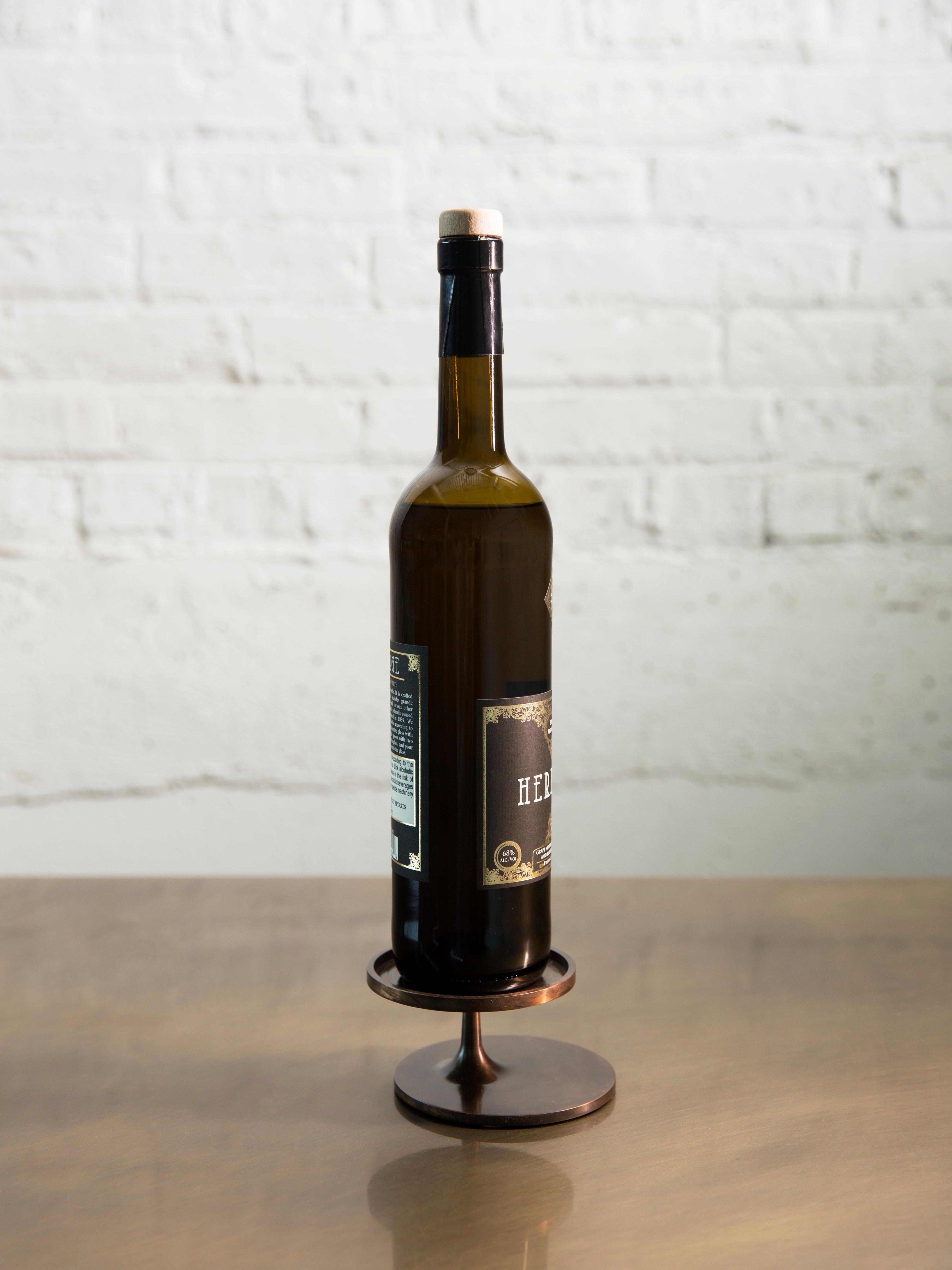 Brass Single Bottle Stand by Gentner Design In New Condition For Sale In Geneve, CH