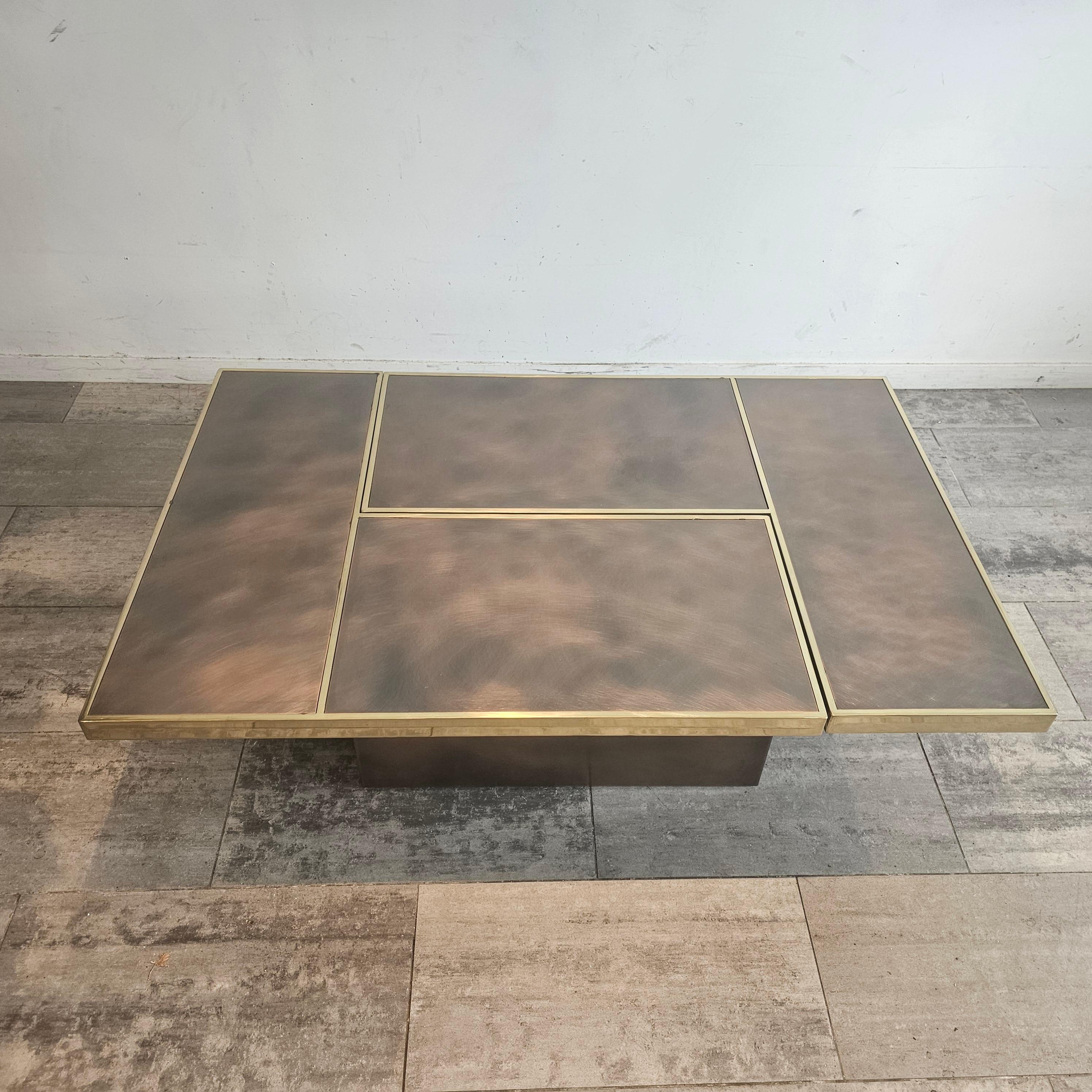 Very unique table with sliding top, underneath a full mirrored bar compartiment.
The table is in extremely good condition. Atributted to 