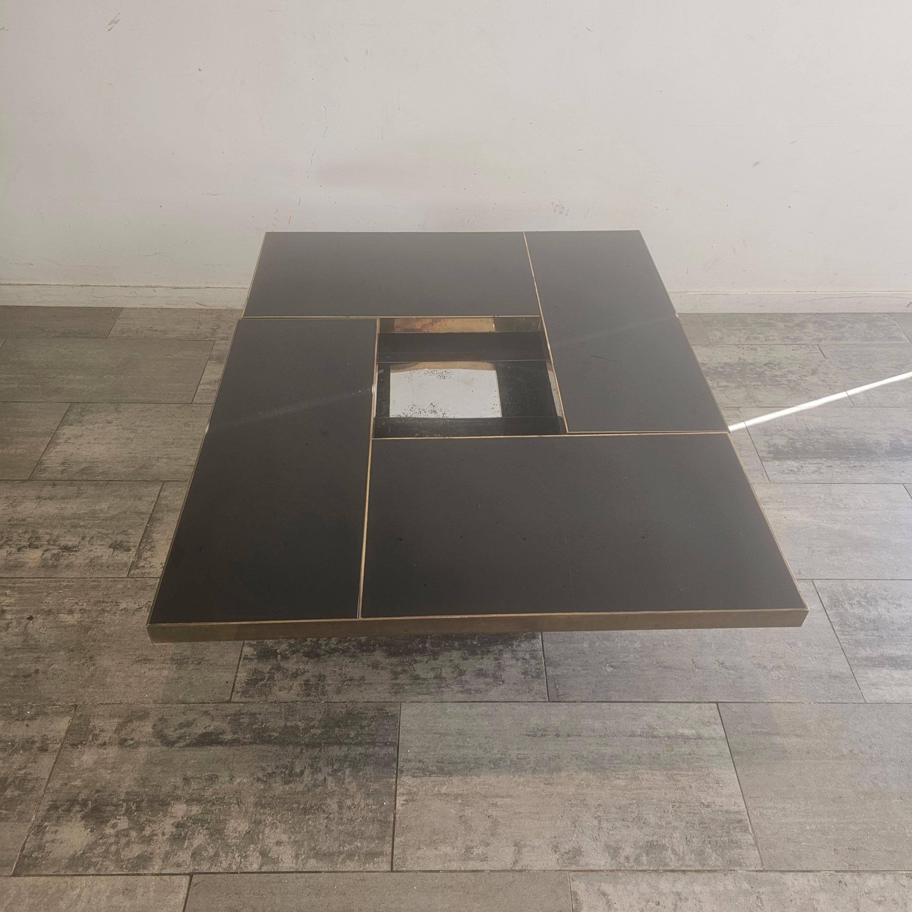Mesa de centro corredera de latón de 