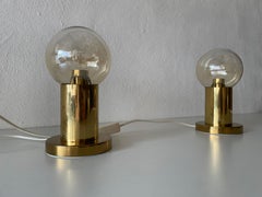 Coppia di lampade da tavolo in ottone e vetro fumé attr. H. Agnes Jacobsson, 1960, Svezia