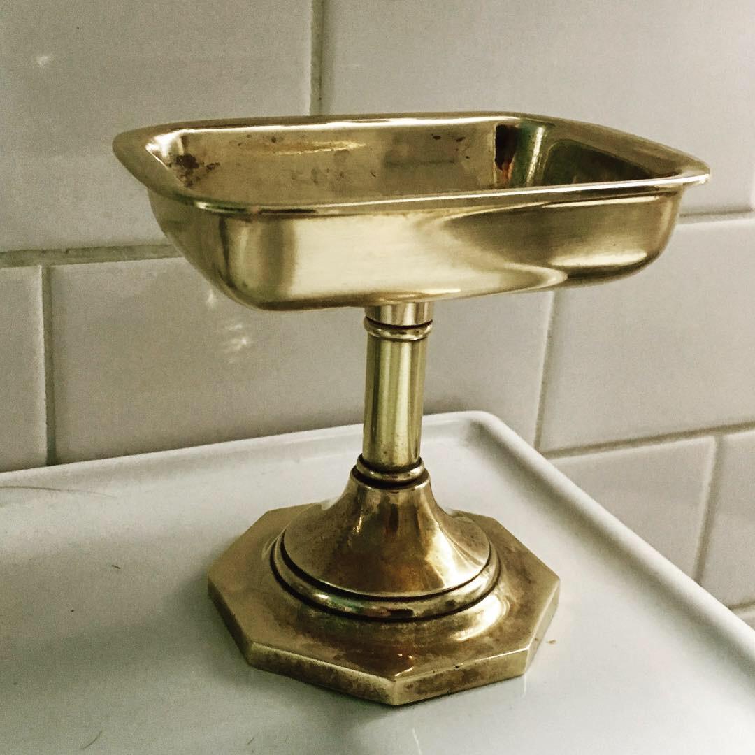 Brass Soap Dish on Stand In Good Condition In Los Angeles, CA
