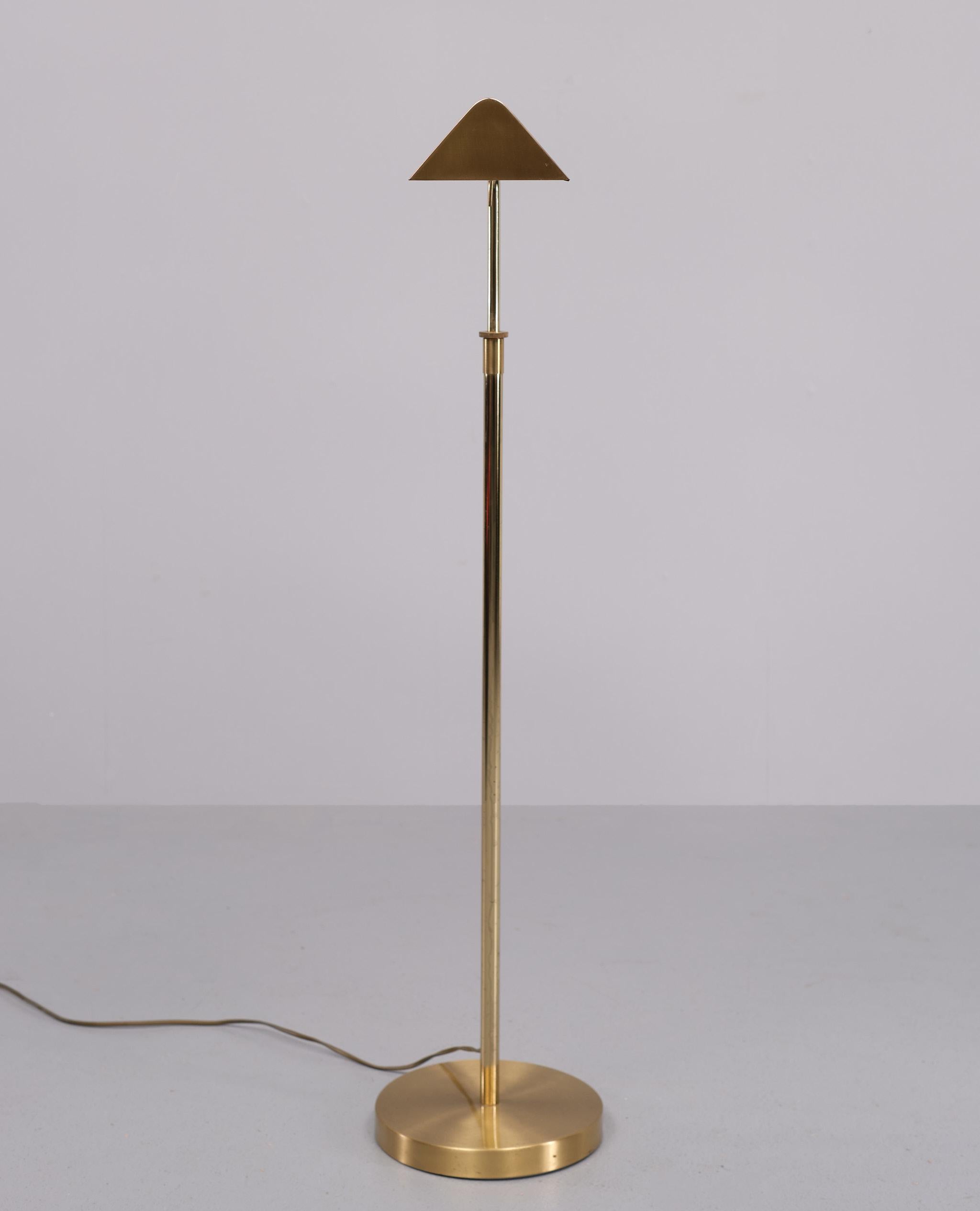 Nice timeless Classic design .Brass ,adjustable in height . 
ideal reading light . Good German quality . Large E27 bulb needed .