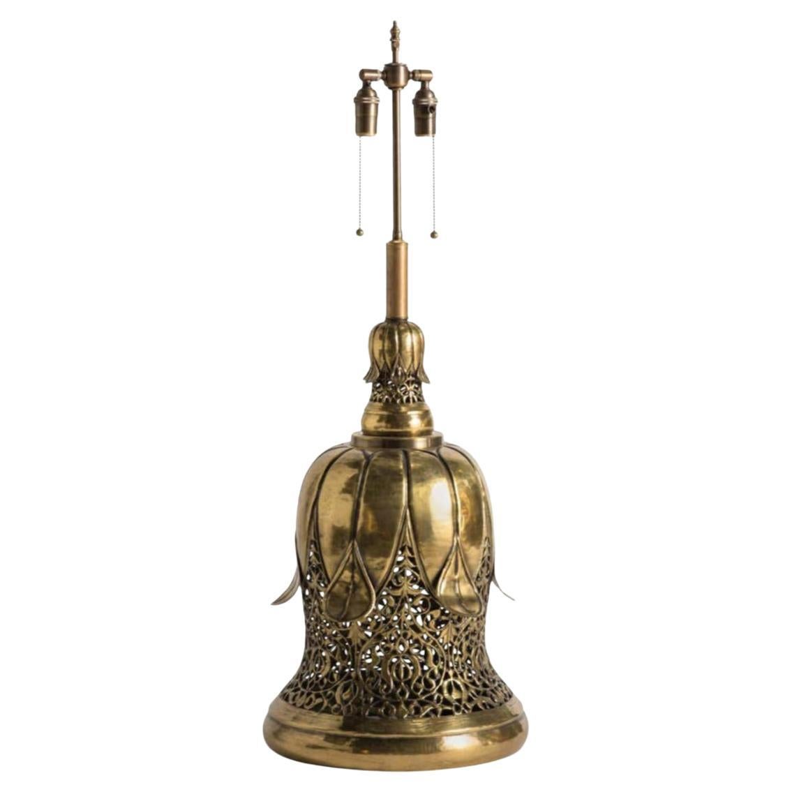 Lampe de table en laiton de style asiatique du sud-est en vente