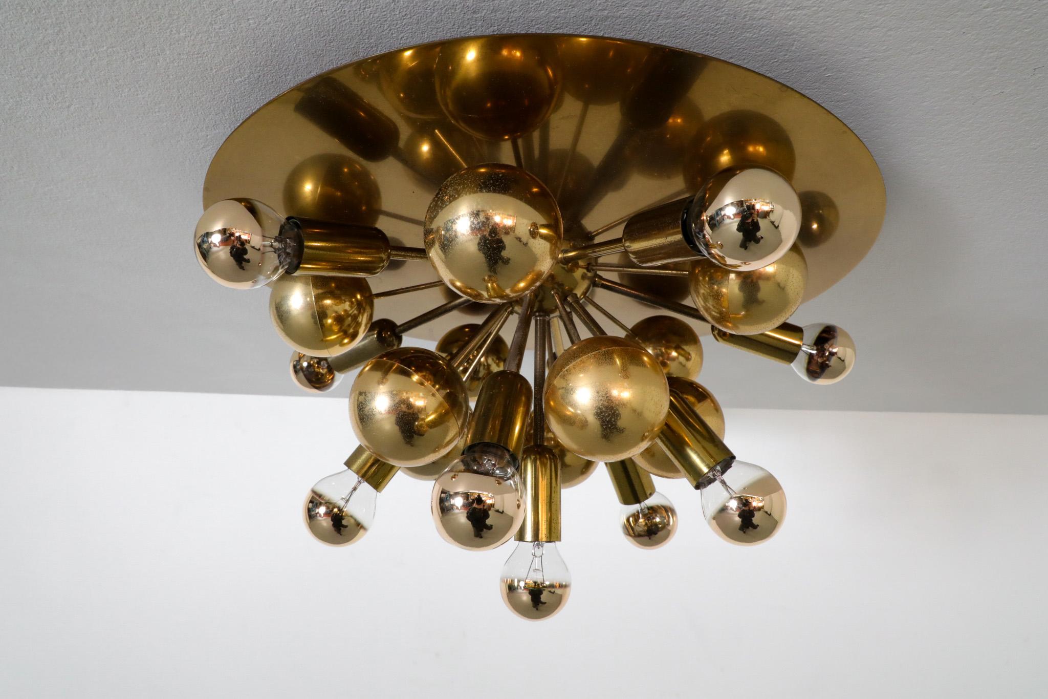 Plafonnier ou applique murale Spoutnik de l'ère spatiale produit par Cosack, 1970 en vente 8