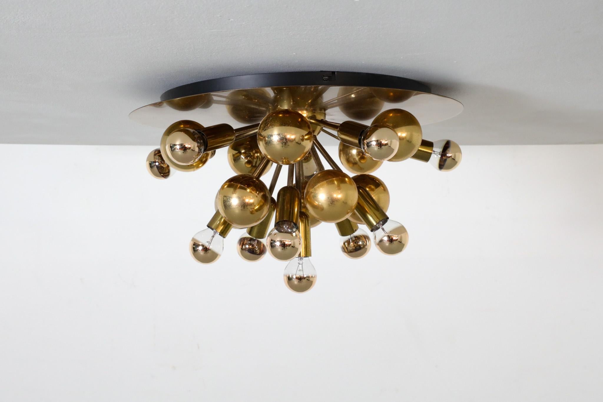 Fin du 20e siècle Plafonnier ou applique murale Spoutnik de l'ère spatiale produit par Cosack, 1970 en vente