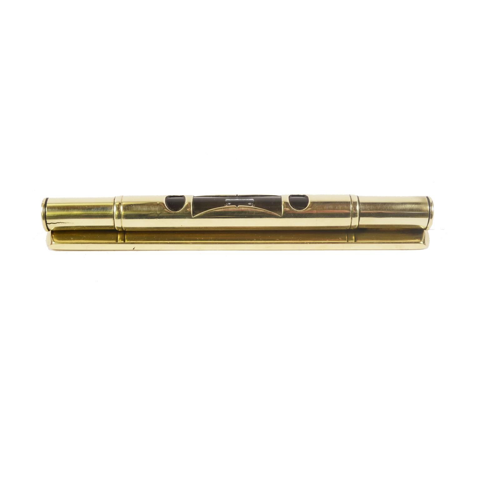 Brass spirit level signed J. Rabone & Sons Birmingham made in England Warrented correct, complete with adjustment screw and made in the second half of the 19th century. Excellent condition, fully functional. Measures: Length 15.5 cm - 6 inches,