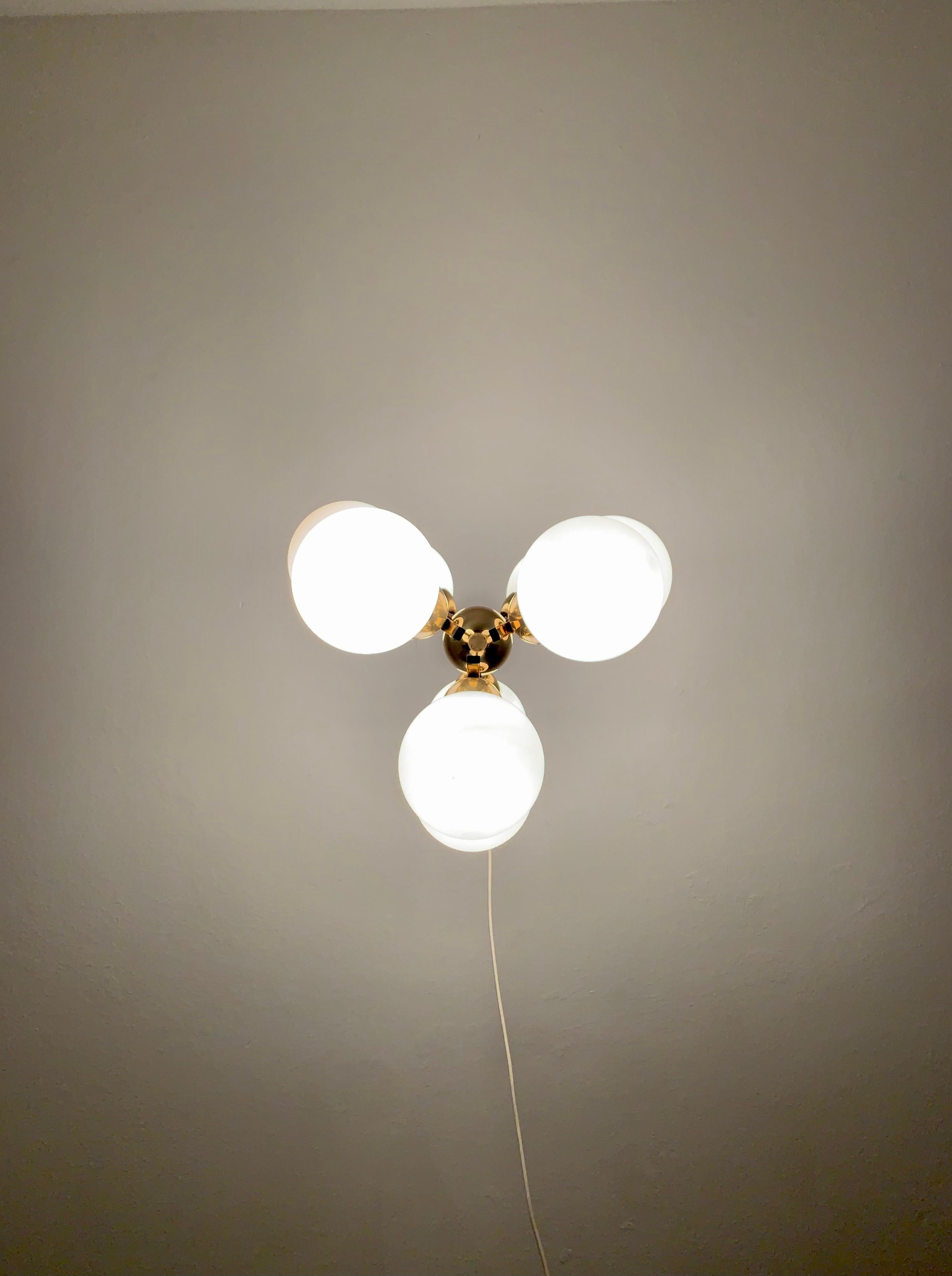 Lustre Sputnik en laiton en vente 4
