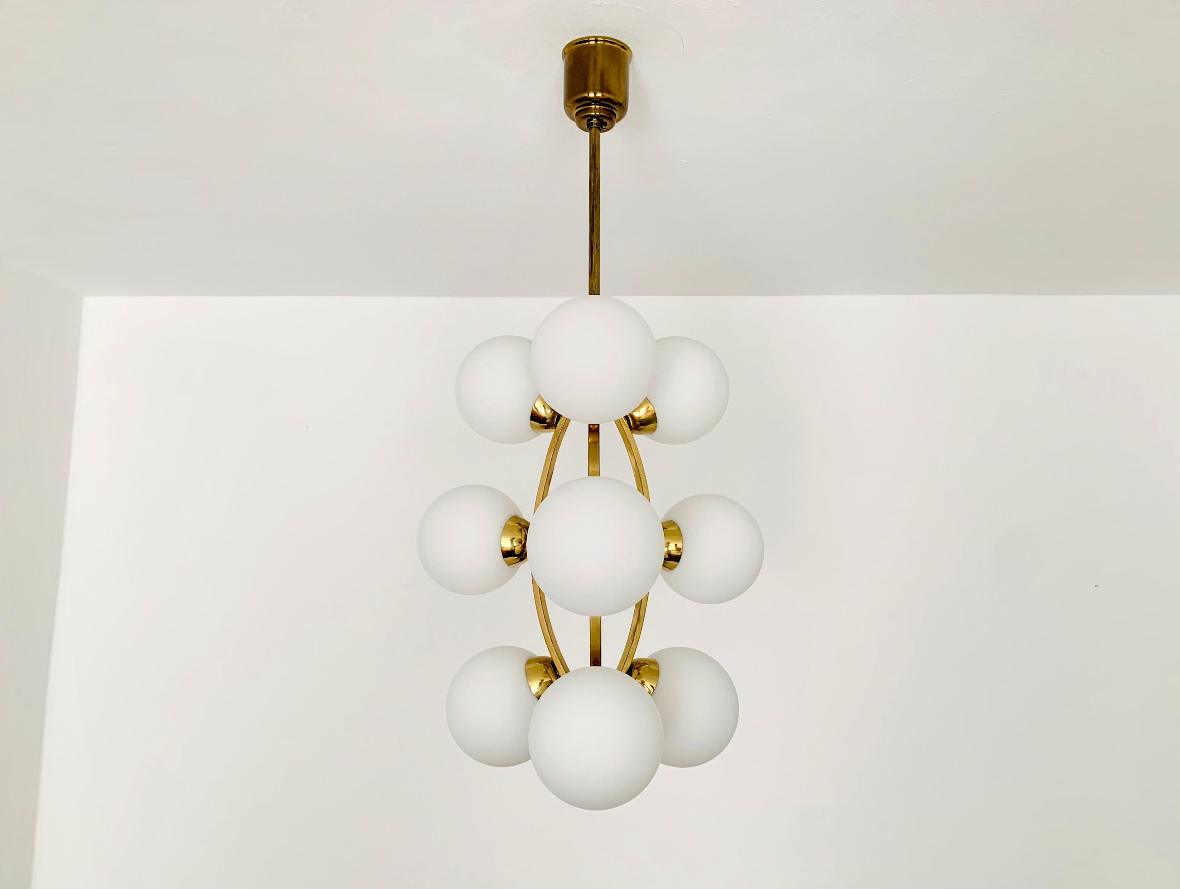Sputnik chandelier from the 1960s.
The 9 opal glass lampshades spread a pleasant light.
The lamp has a very high quality finish.
Very contemporary design with a fantastic noble appearance.

Condition:

Very good vintage condition with slight signs