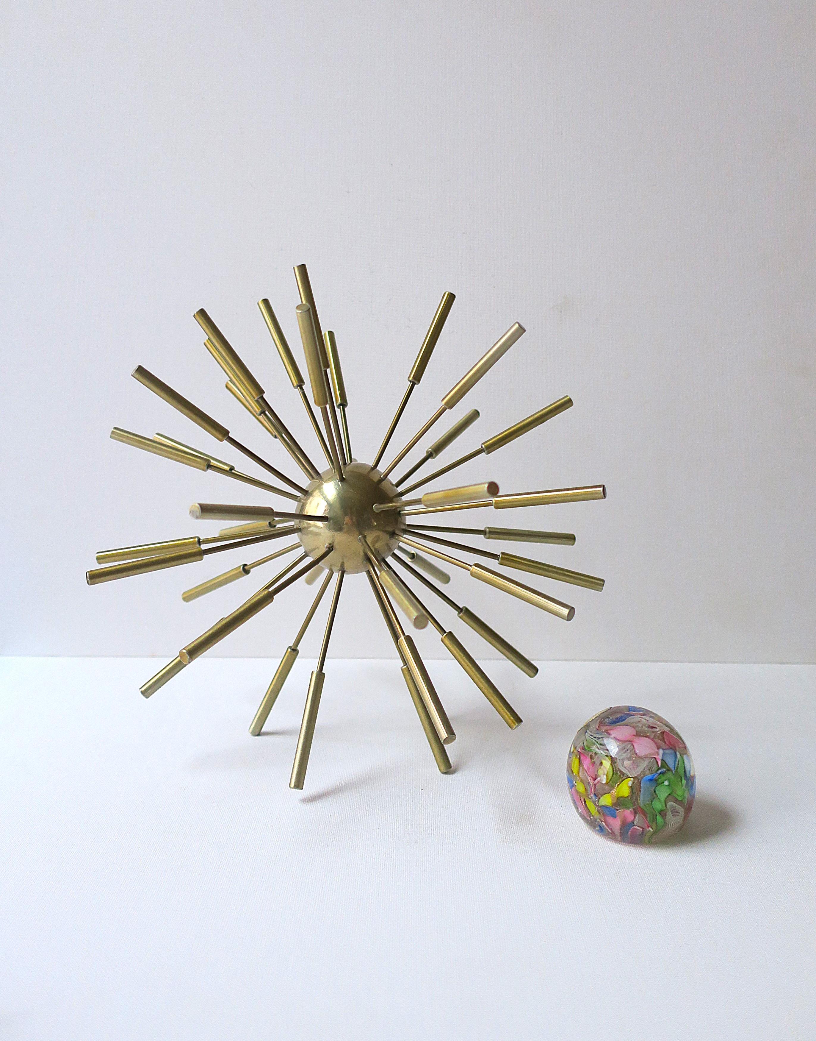 20ième siècle Objet décoratif Spoutnik sculpté en laiton en vente