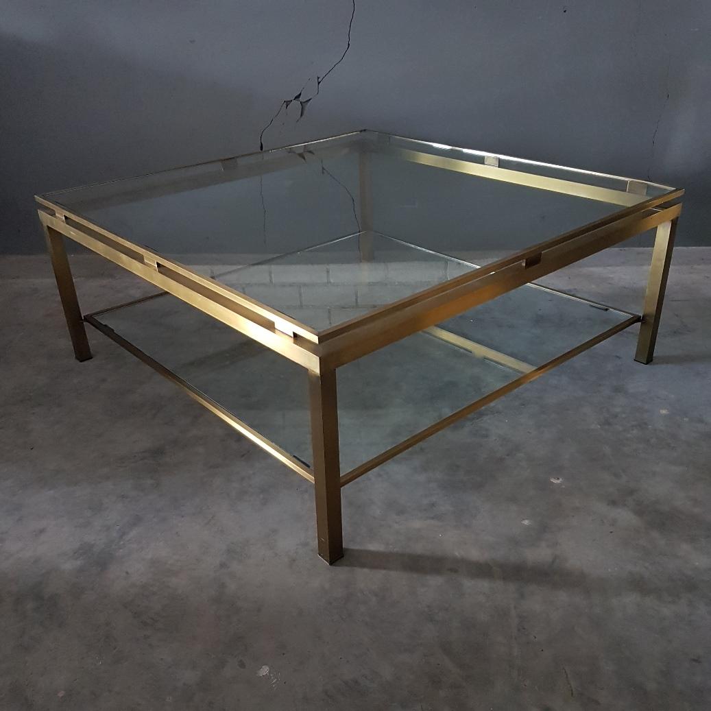 Mid-Century Modern brass Maison Jansen square coffee table.
Brushed brass frame.

Very good vintage condition - No defects, but it may show slight traces of use.
 