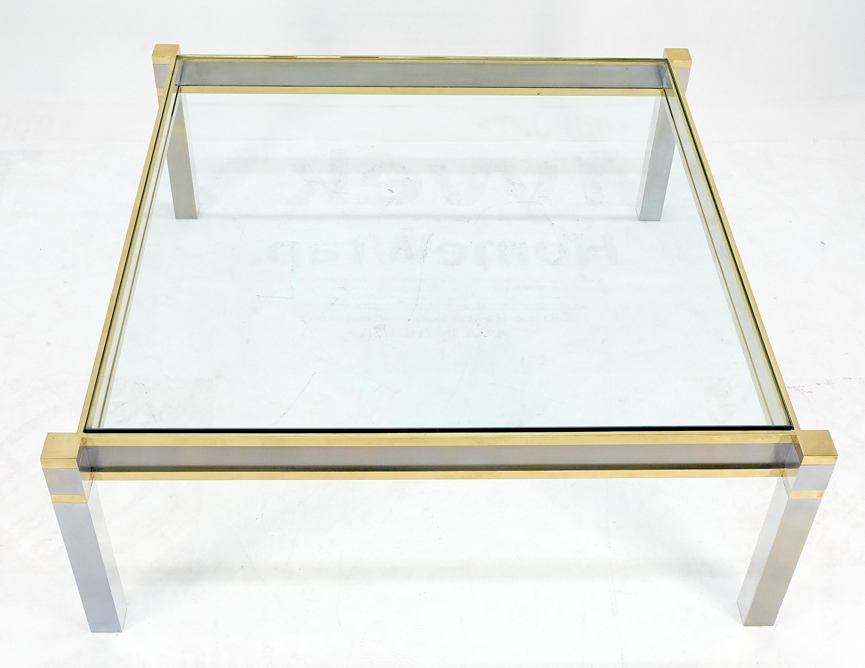 Table basse carrée mi-siècle moderne MINT en laiton, acier inoxydable et verre de 44 pouces en vente 3