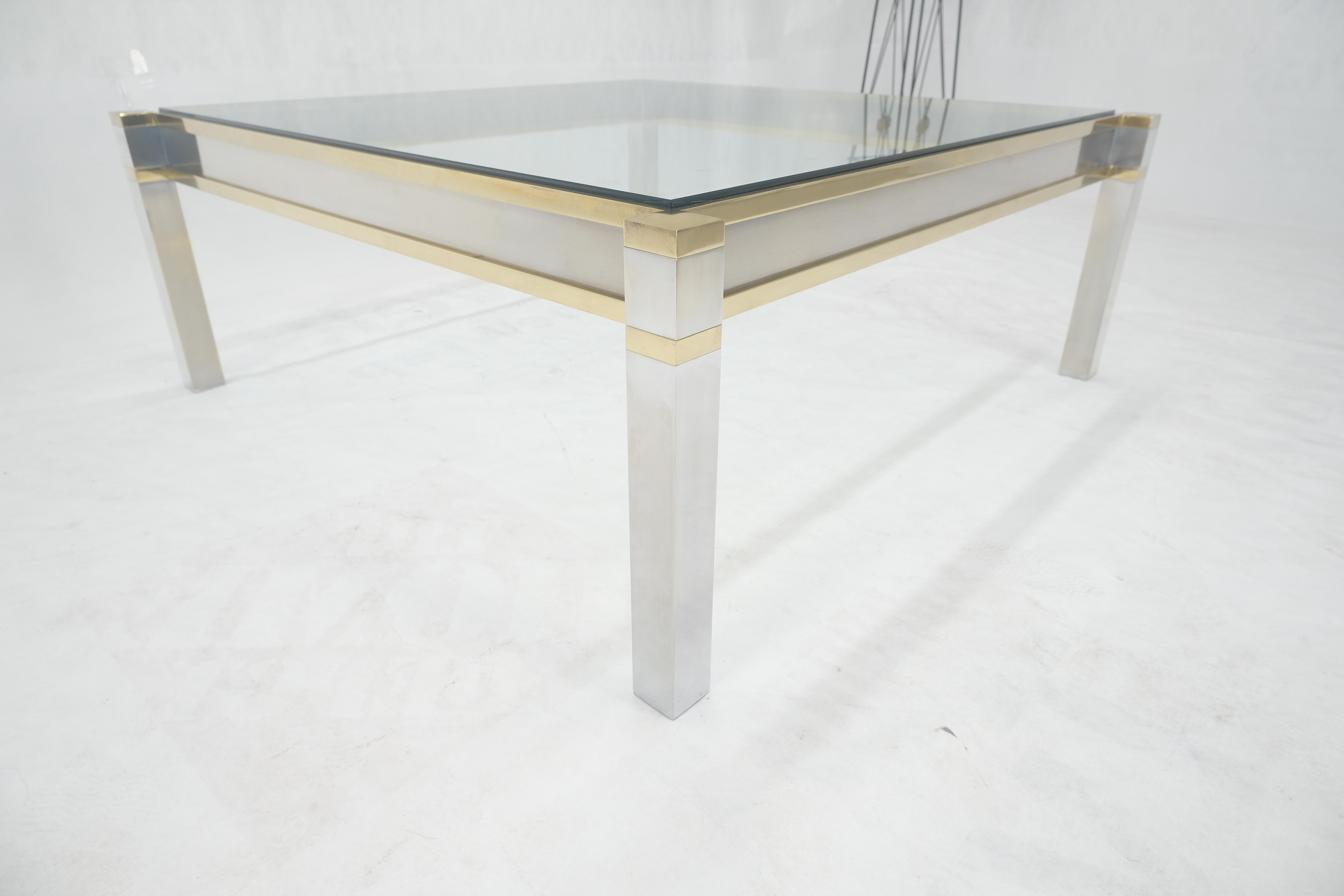 Table basse carrée mi-siècle moderne MINT en laiton, acier inoxydable et verre de 44 pouces en vente 4