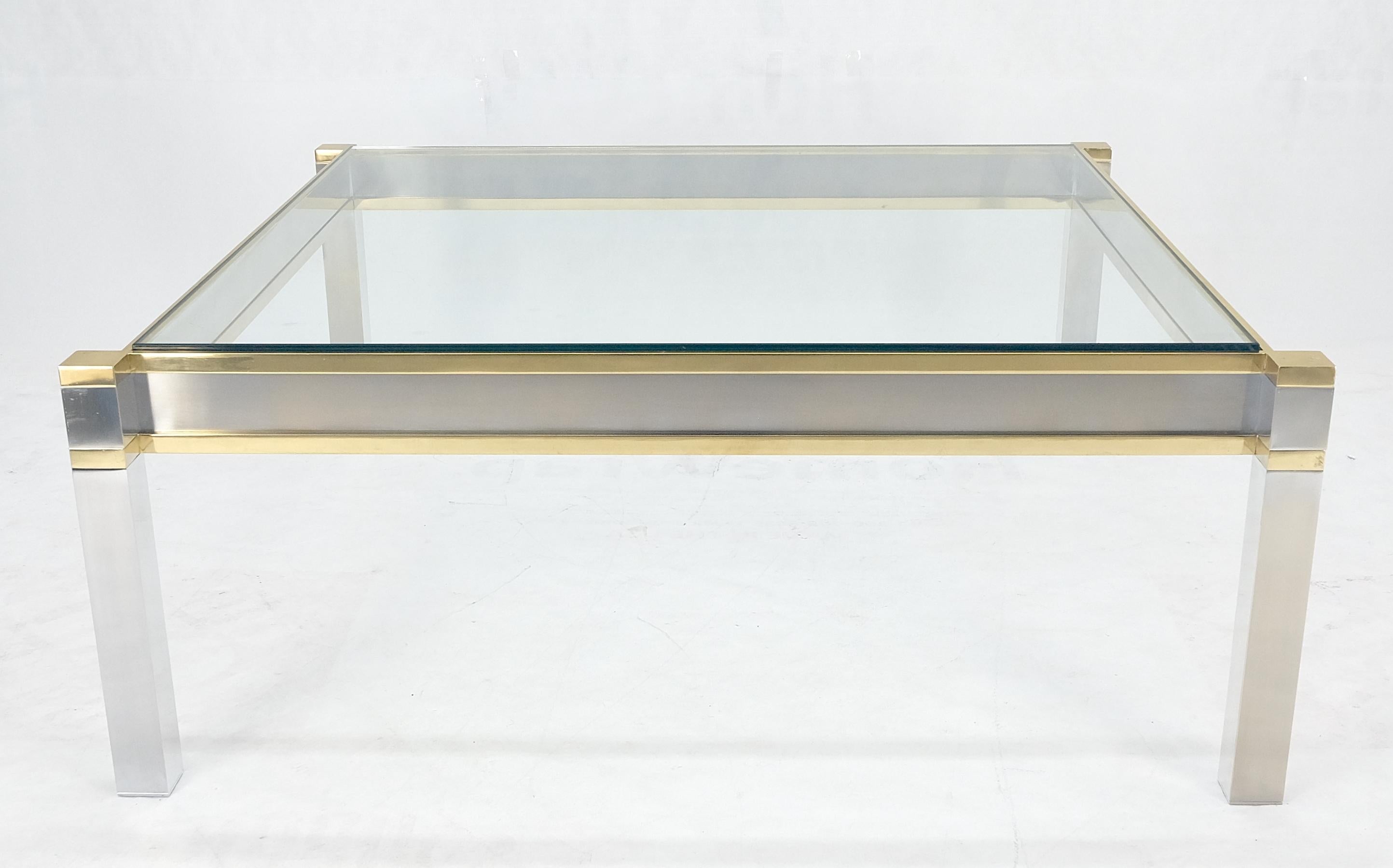 italien Table basse carrée mi-siècle moderne MINT en laiton, acier inoxydable et verre de 44 pouces en vente