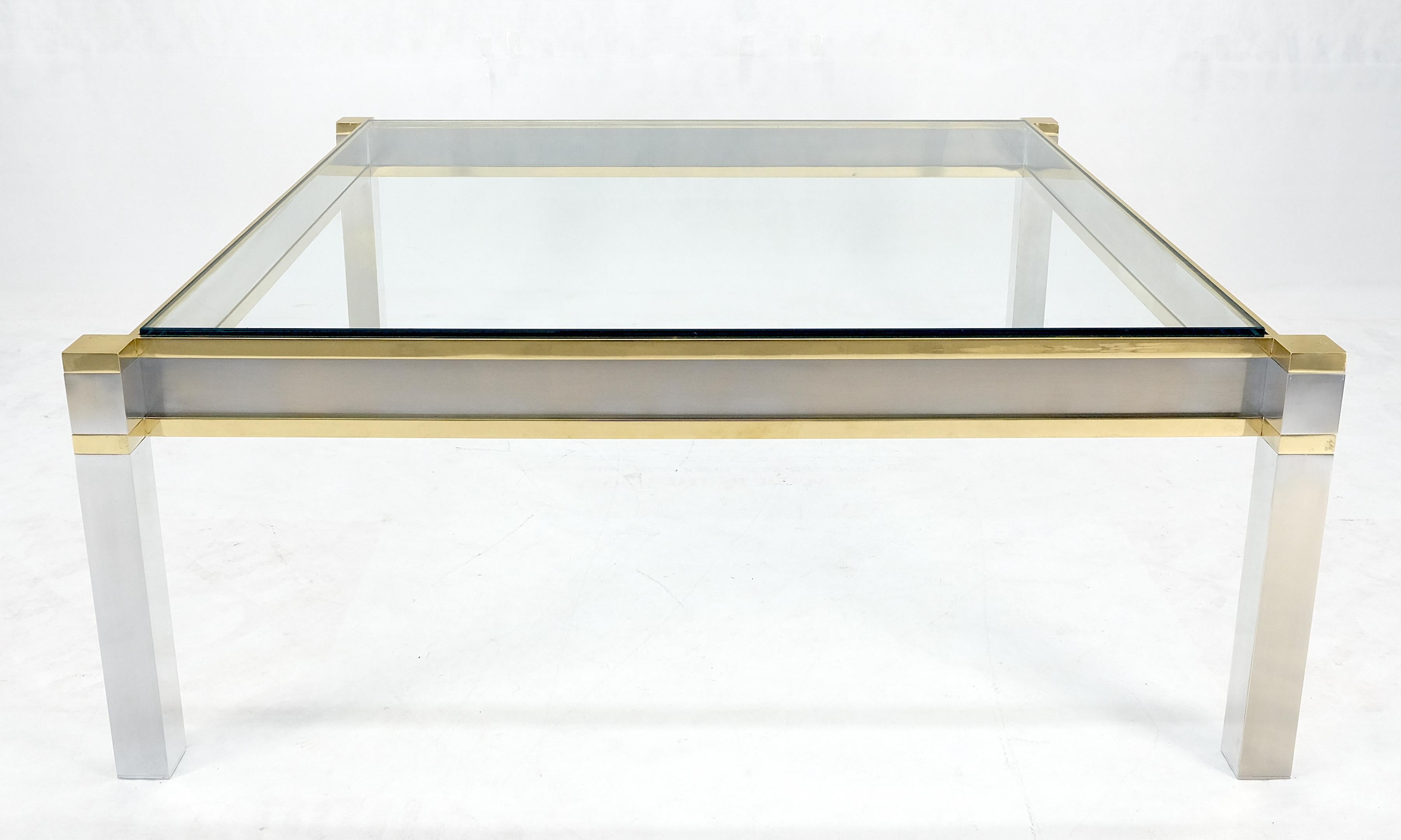 20ième siècle Table basse carrée mi-siècle moderne MINT en laiton, acier inoxydable et verre de 44 pouces en vente