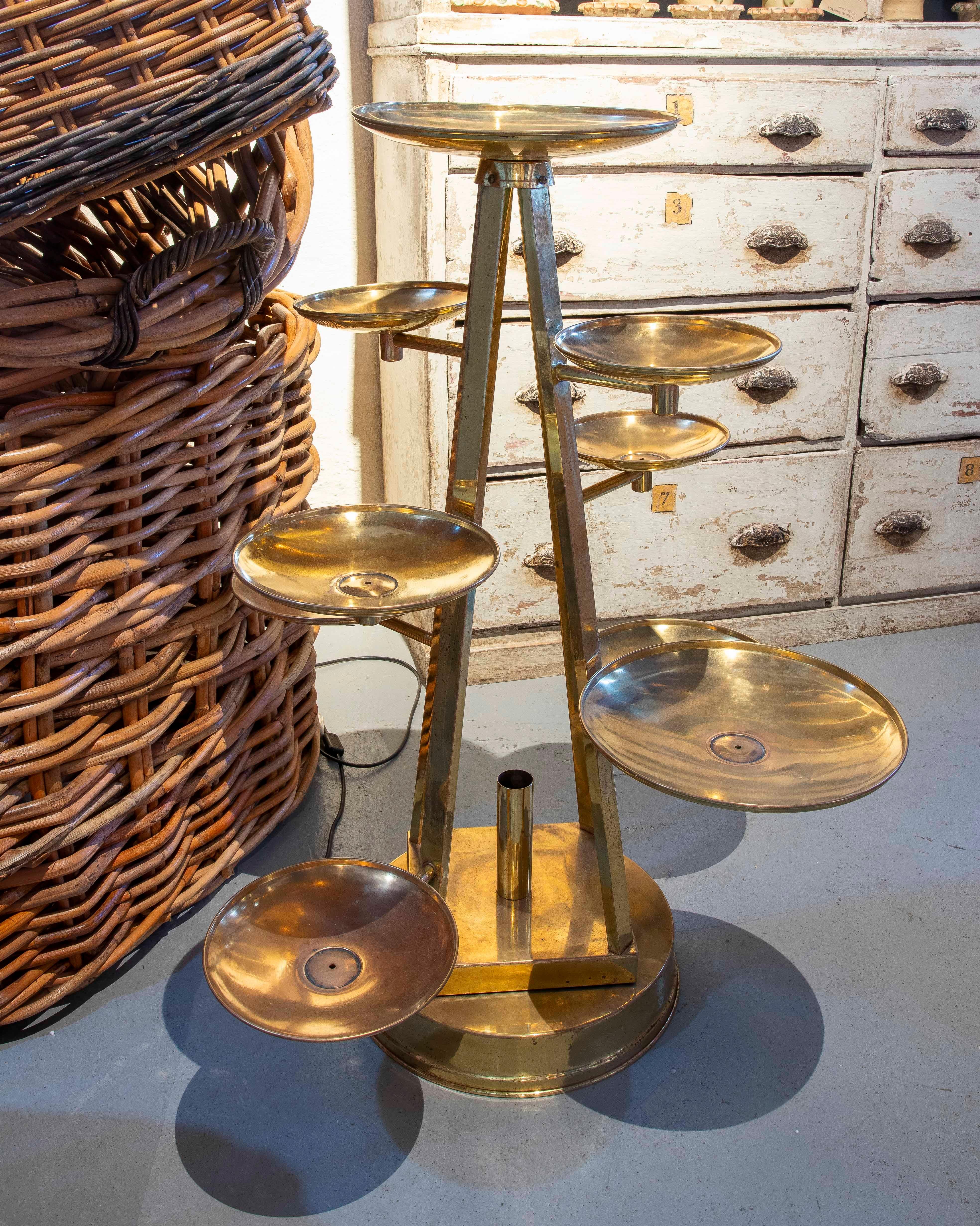 Brass Stand with Various Arms with Plates at Different Heights for Cakes In Good Condition For Sale In Marbella, ES