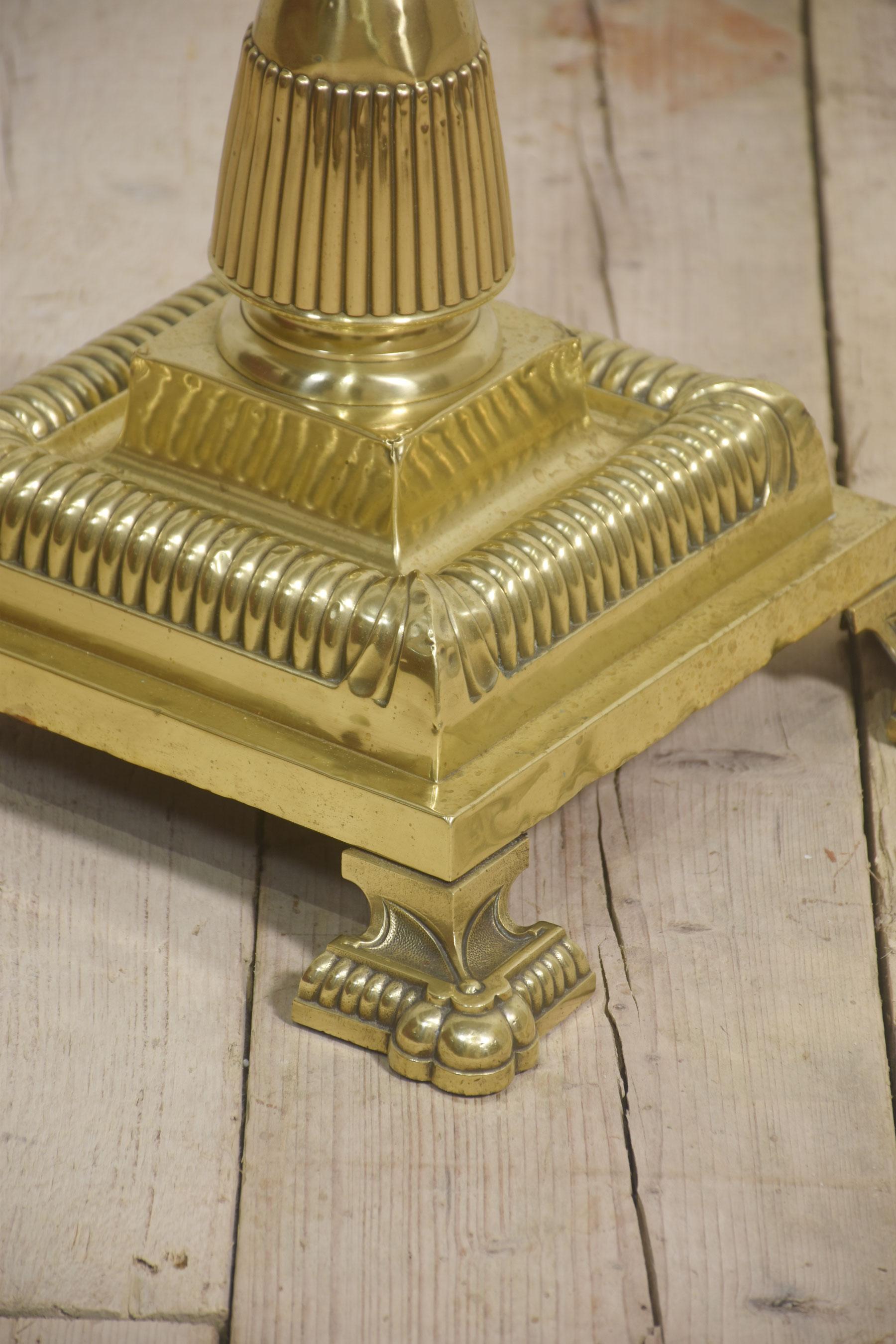 XIX secolo Lampada standard in ottone in vendita