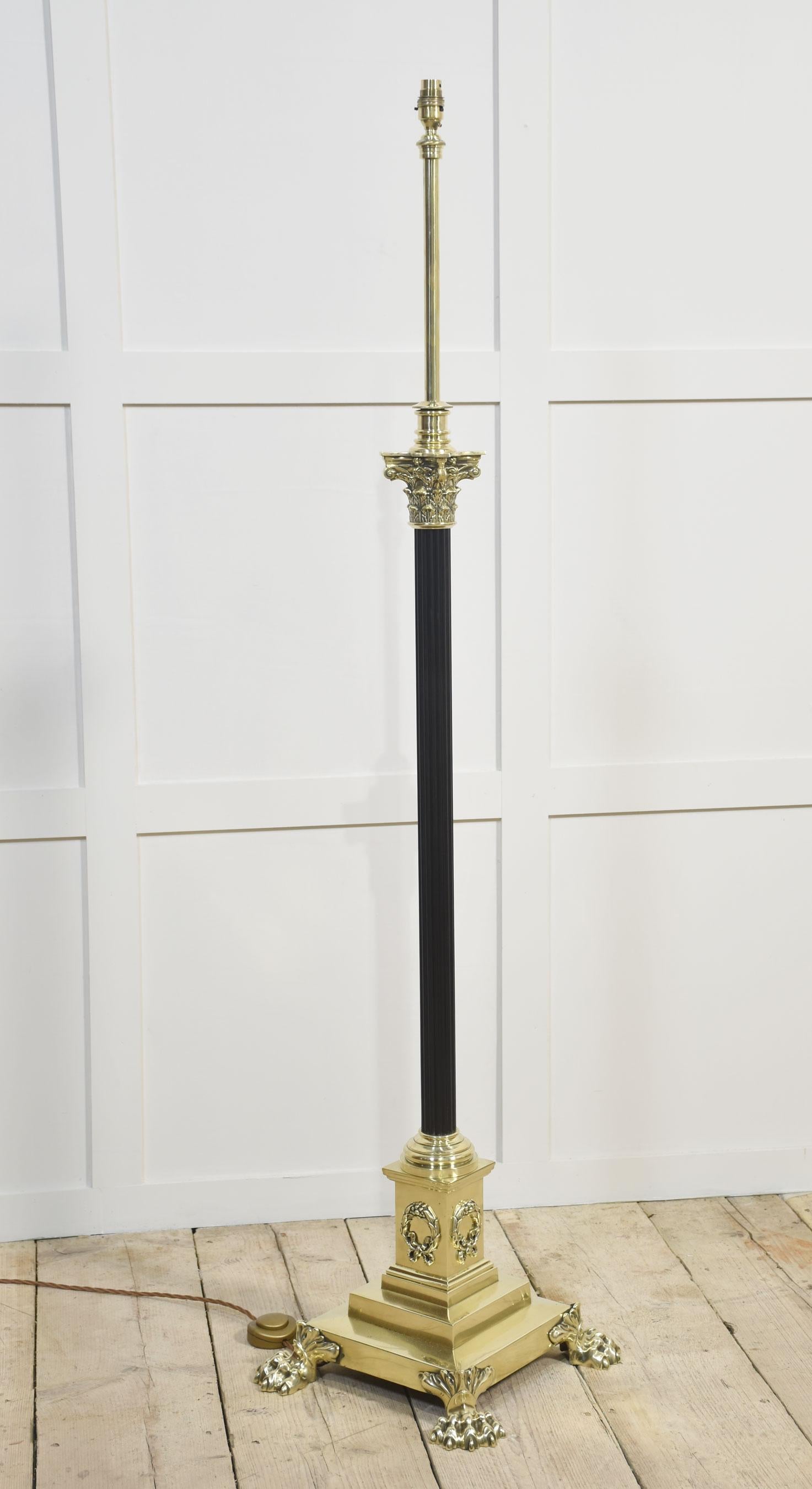 XIXe siècle Lampe standard en laiton en vente