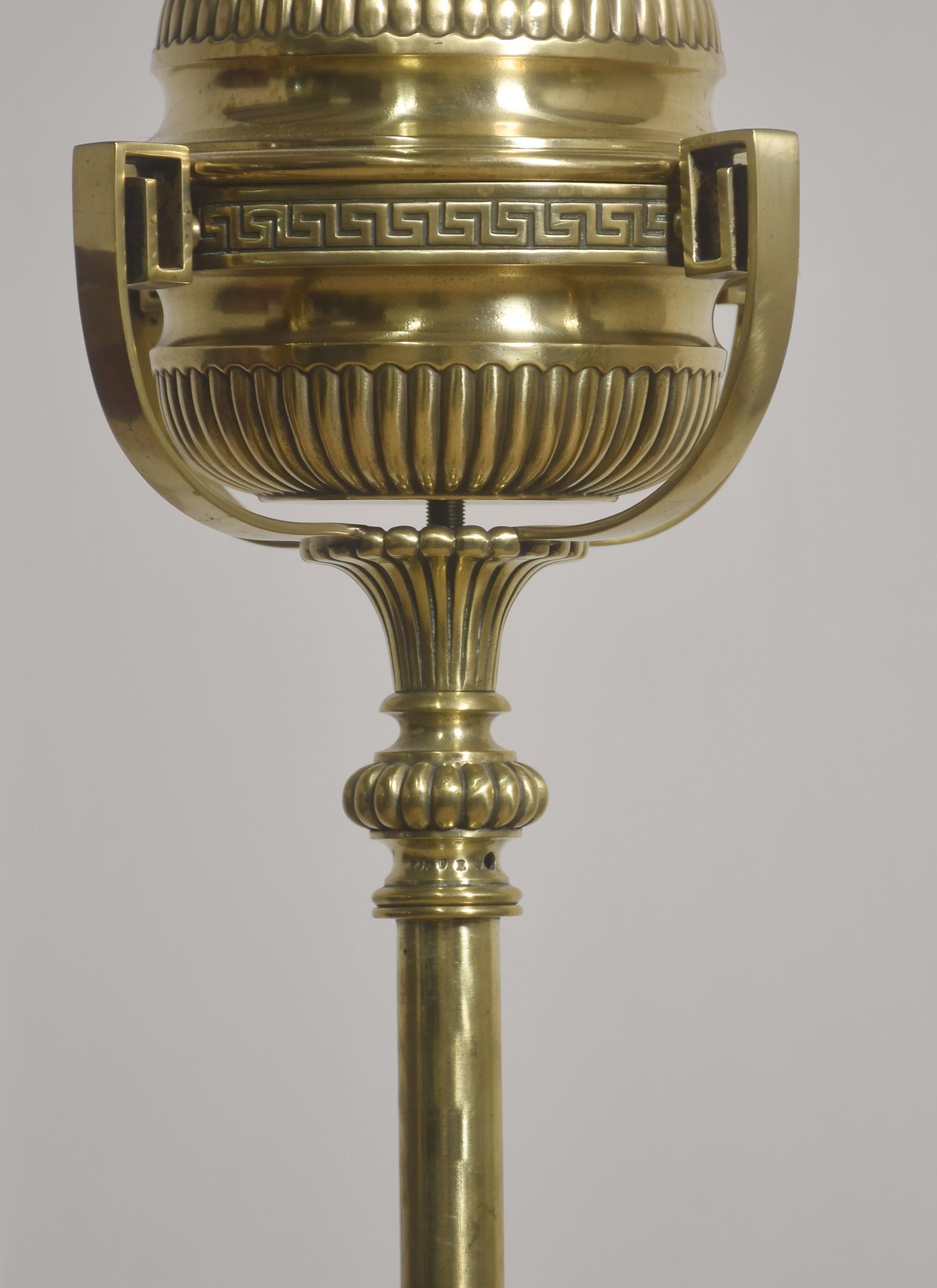 Lampada standard in ottone in vendita 1
