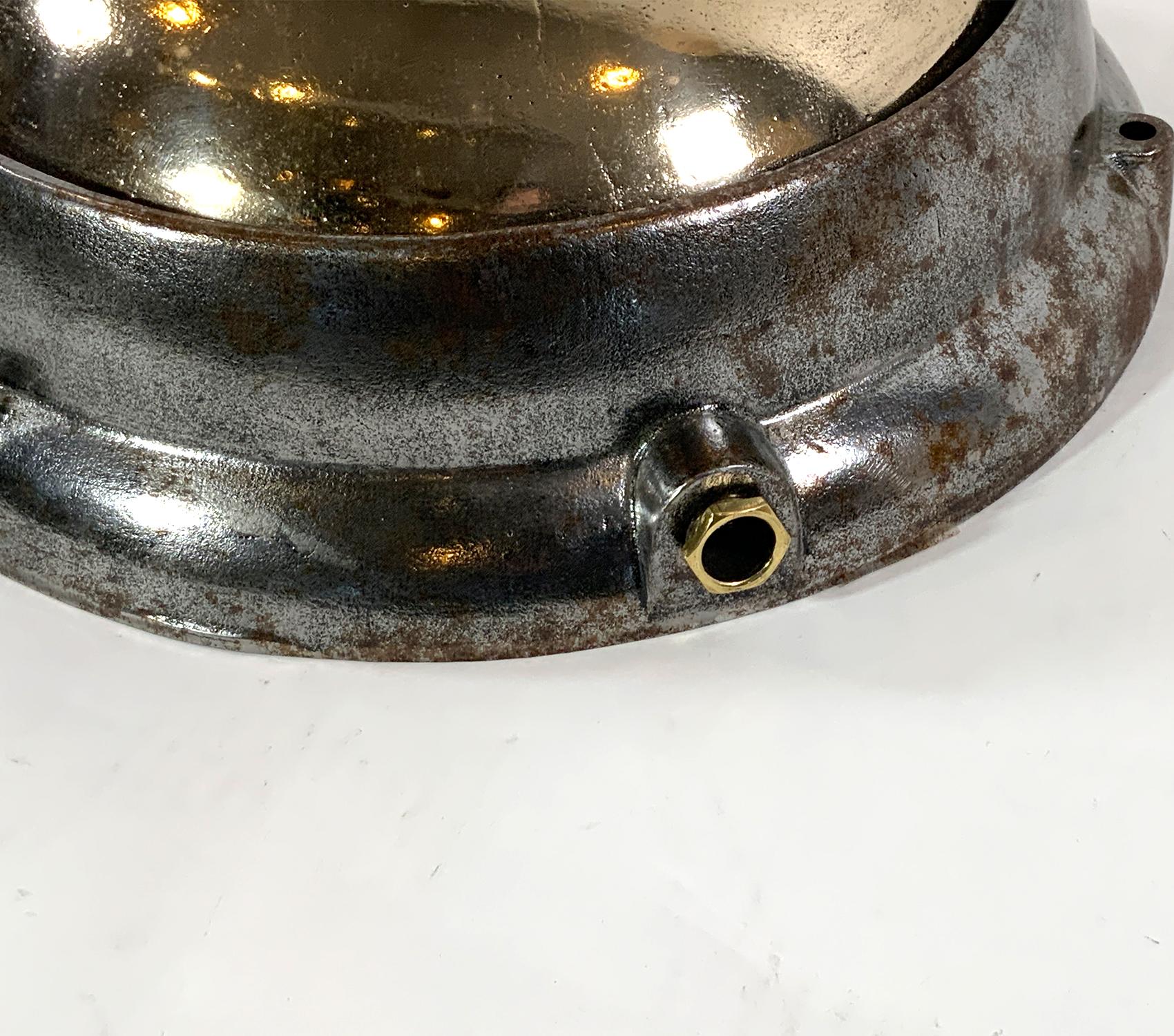 Milieu du XXe siècle Cloche de navire à vapeur en laiton montée sur un cadre en fer en vente