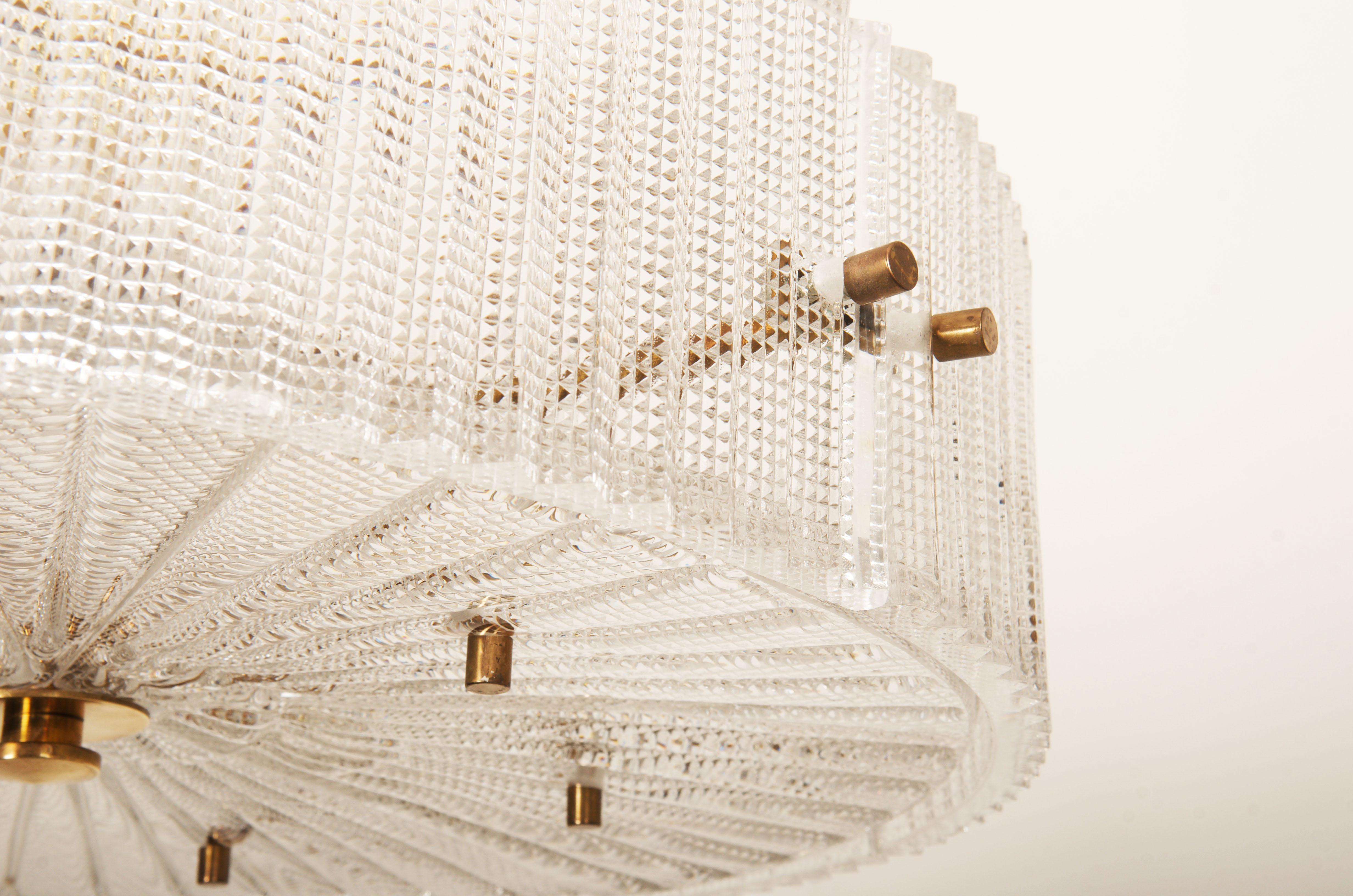 Scandinave moderne Pendentif en verre structuré en laiton de Carl Fagerlund pour Orrefors en vente