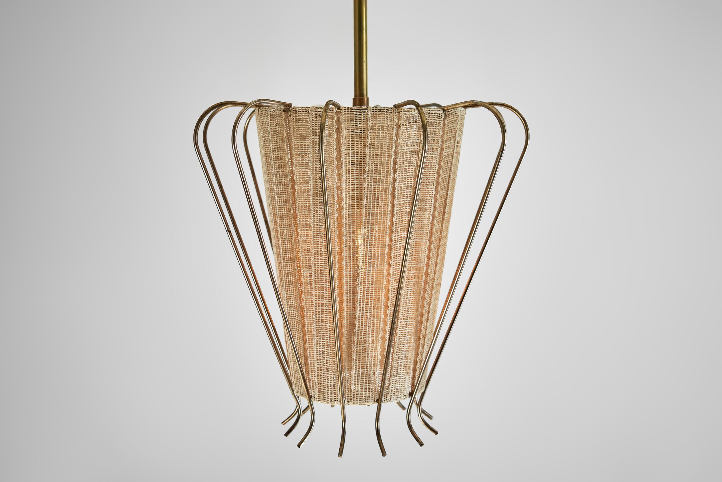 Lampe suspendue structurée en laiton avec laçage organique, Suède, années 1960 en vente 4