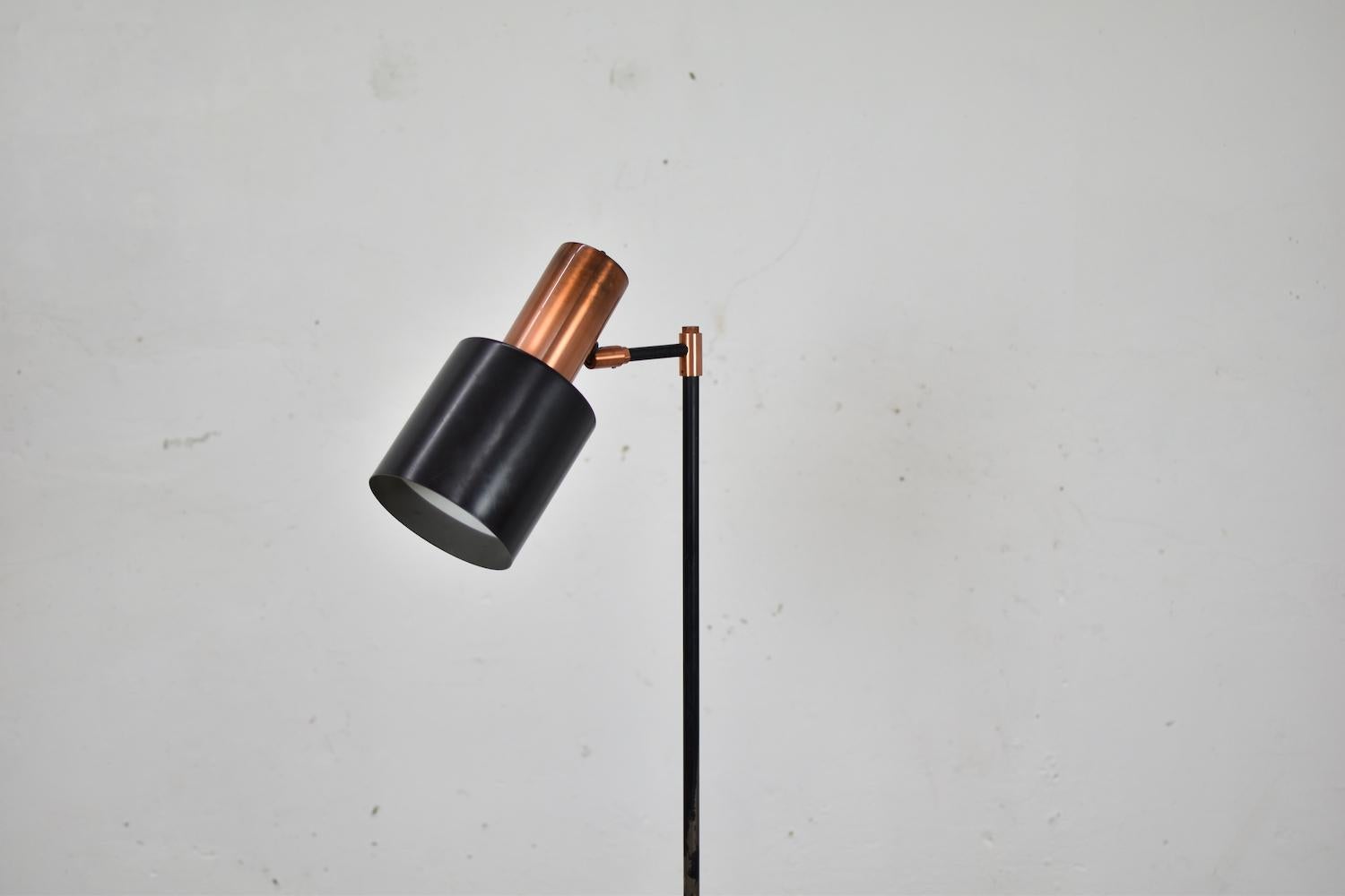 Lovely brass ‘Studio’ floor lamp designed by Jo Hammerborg for Fog & Mørup, Denmark, 1960s. This midcentury floor lamp is made out of brass and black lacquered copper. Clean lines, just perfect!