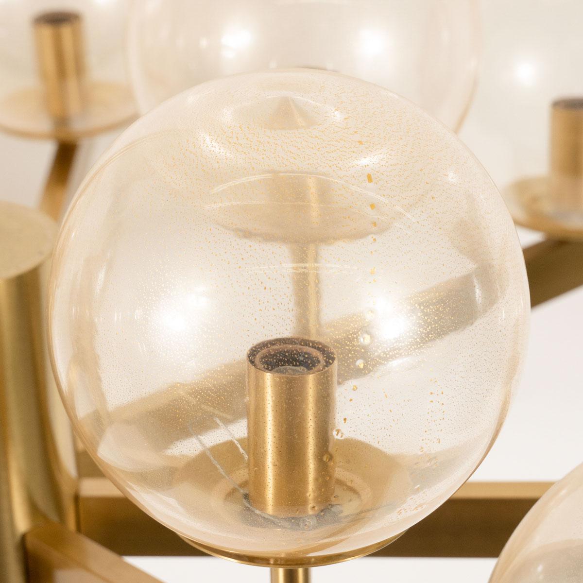 Lampadario in stile Sunburst in ottone con globi di vetro in vendita 5