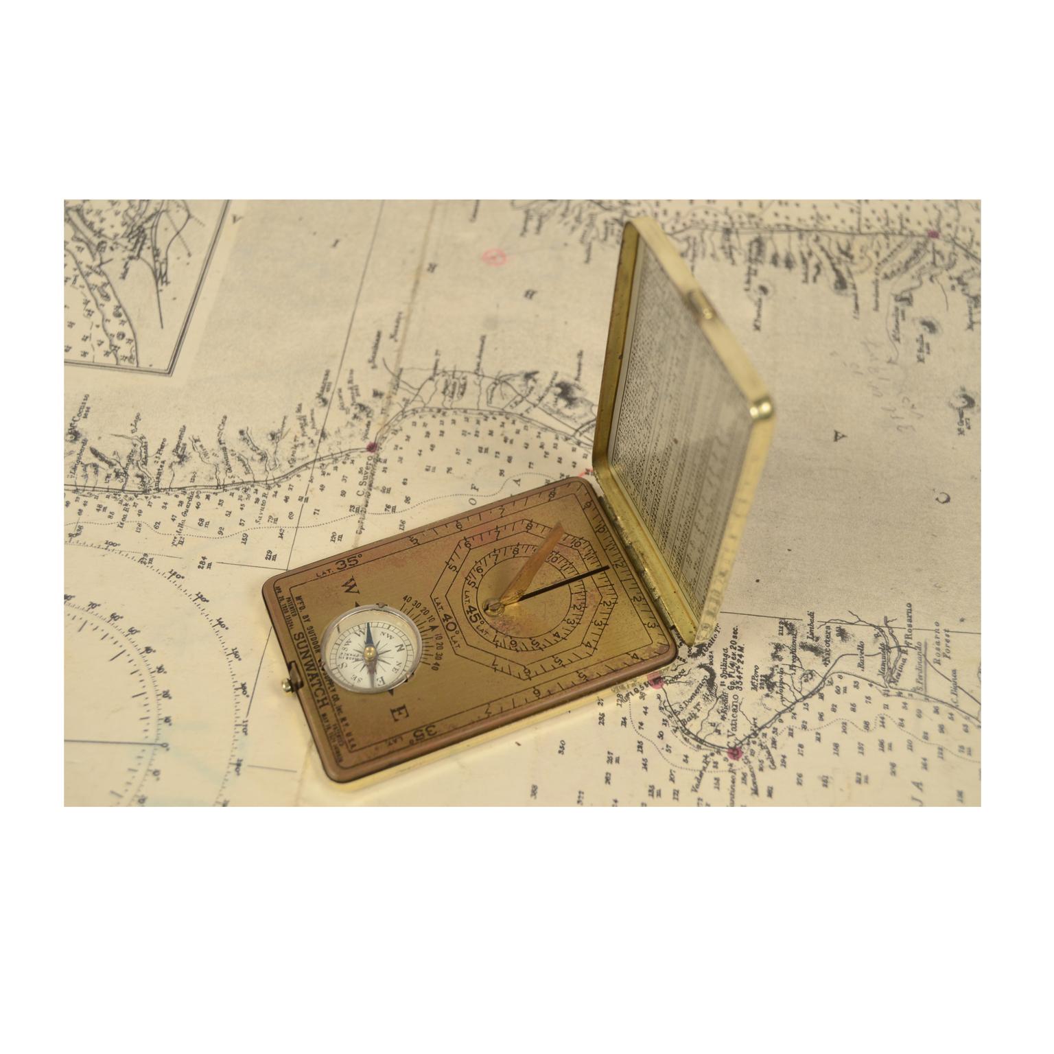 Brass sundial compass signed Outdoor Supply Co. Inc. N.Y. USA, 1921. The clock is equipped with a compass for orientation, to read the time correctly it must be oriented towards the North, the hour dial is traced inside the lid, the clock works by