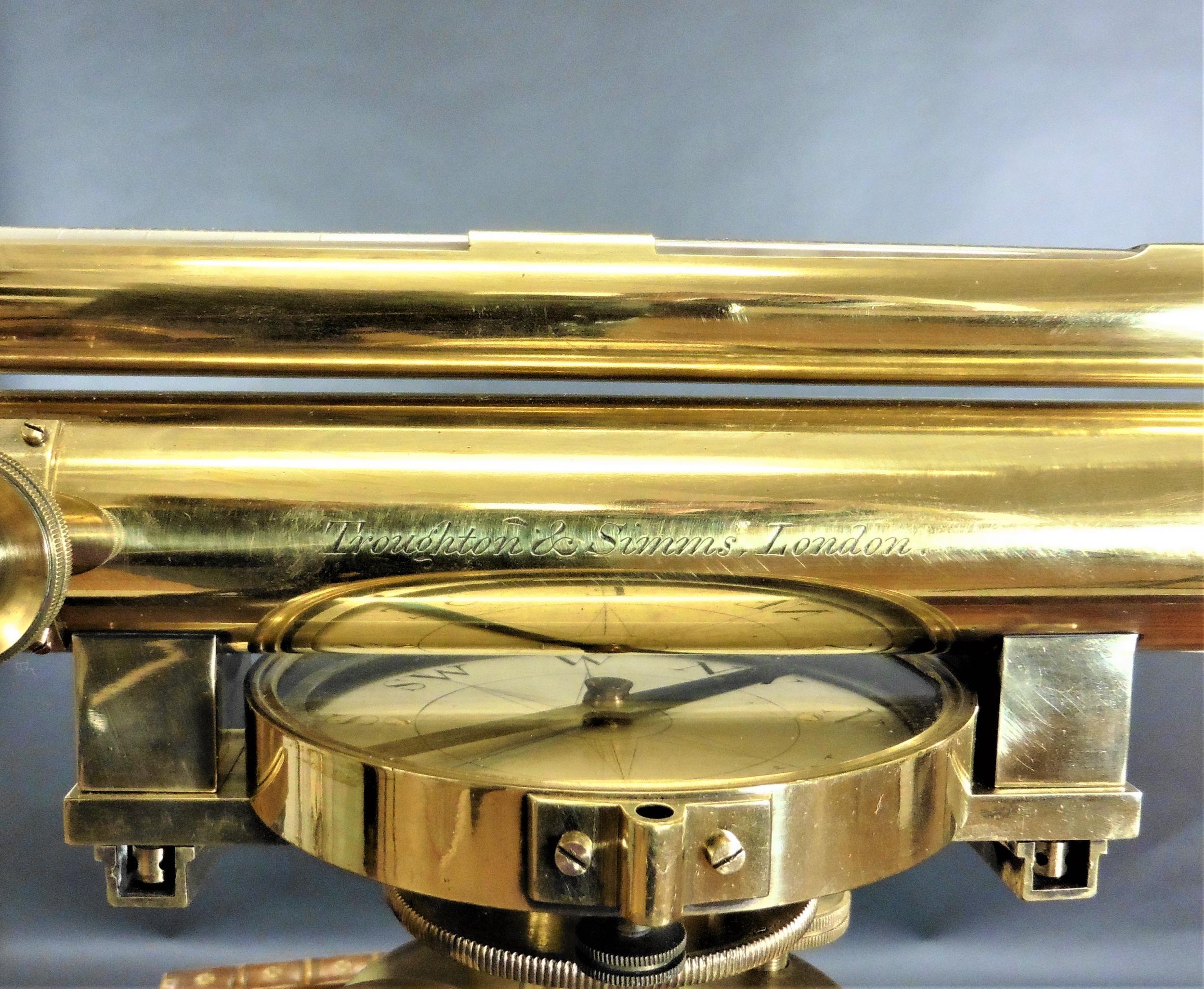 Niveau d'arpenteur en laiton par Troughton & Simms, Londres

Télescope de 16 pouces avec finition laquée d'origine et niveau à bulle.

La boussole possède une plaque de registre argentée de trois pouces, un pivot fin et un levier de verrouillage
