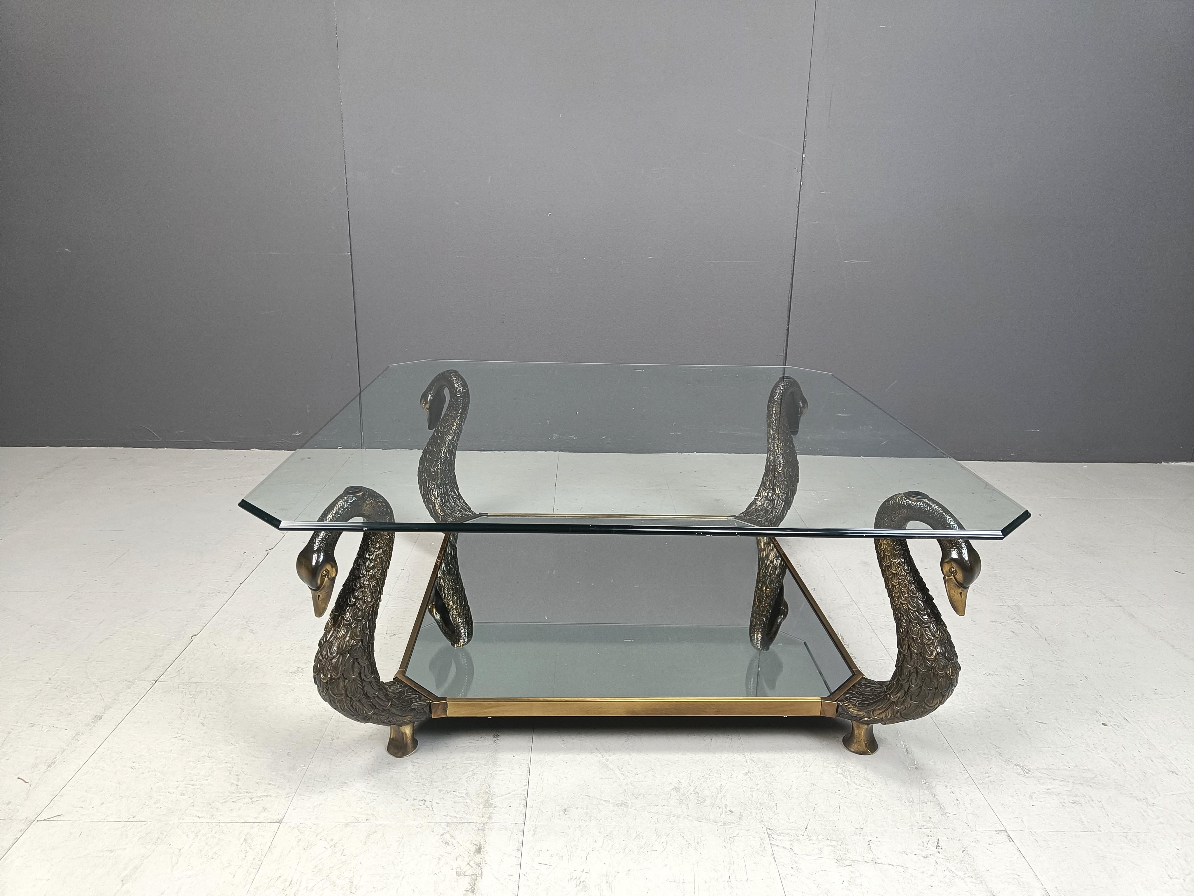 Français Table basse en laiton en forme de Swan, 1970 en vente