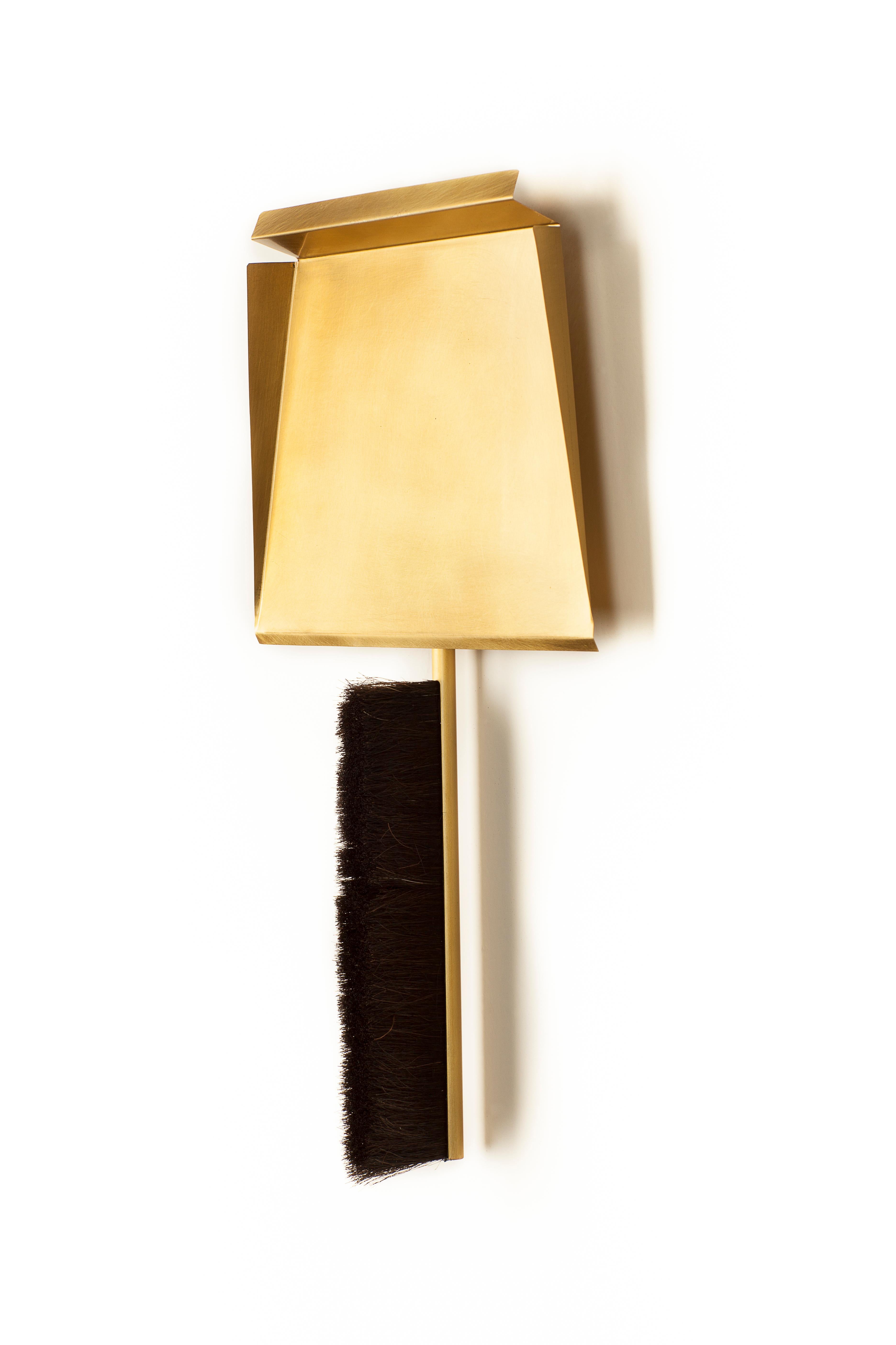 Brass Sweep Dustpan and Brush by Gentner Design In New Condition For Sale In Geneve, CH