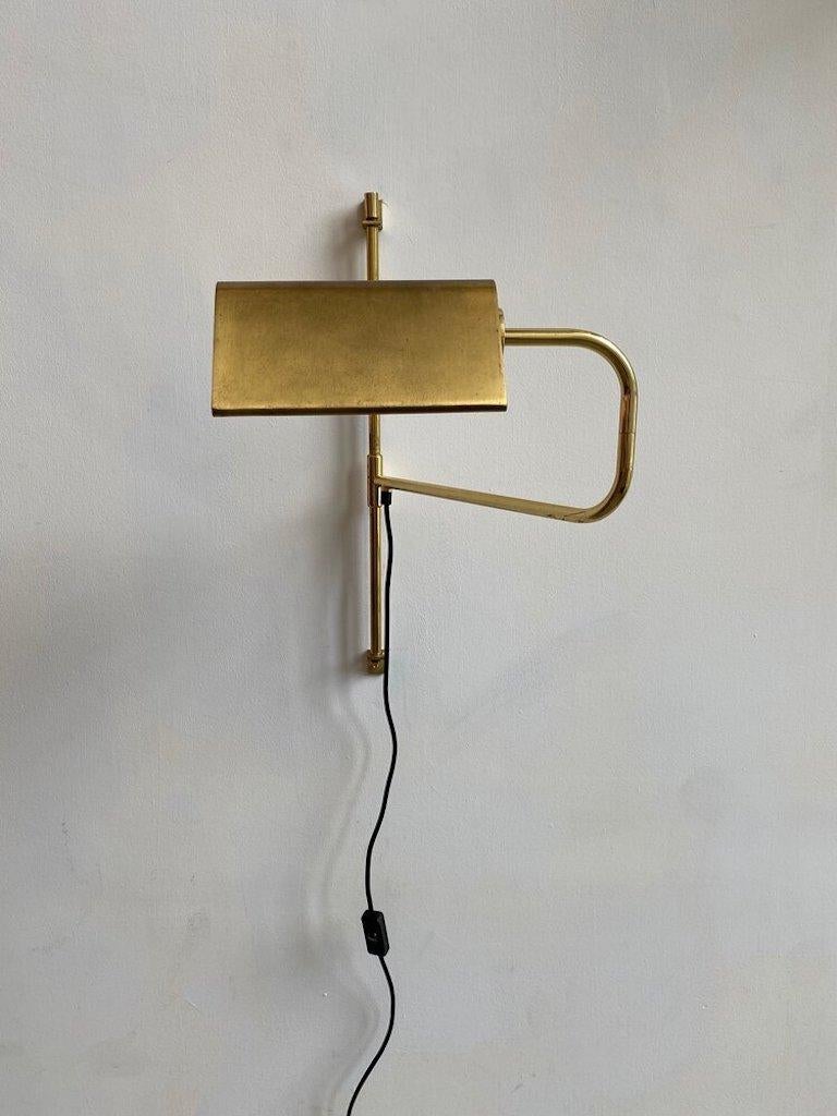 Brass Swing Arm Adjustable Wall Sconce Lamp in the Manner of Florian Schulz In Good Condition In Long Island City, NY