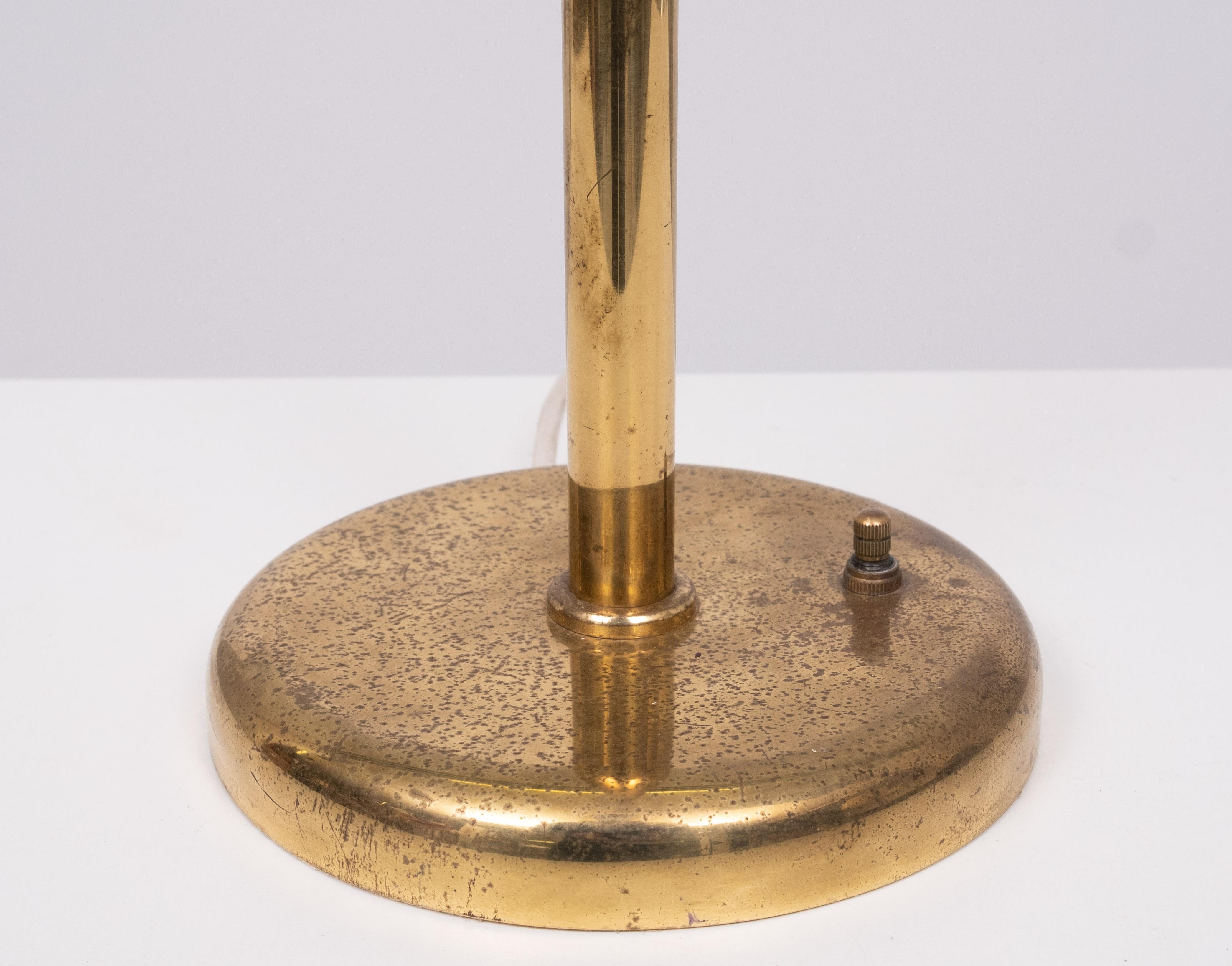 Brass swing arm Desk lamp 1970s Germany  In Good Condition For Sale In Den Haag, NL