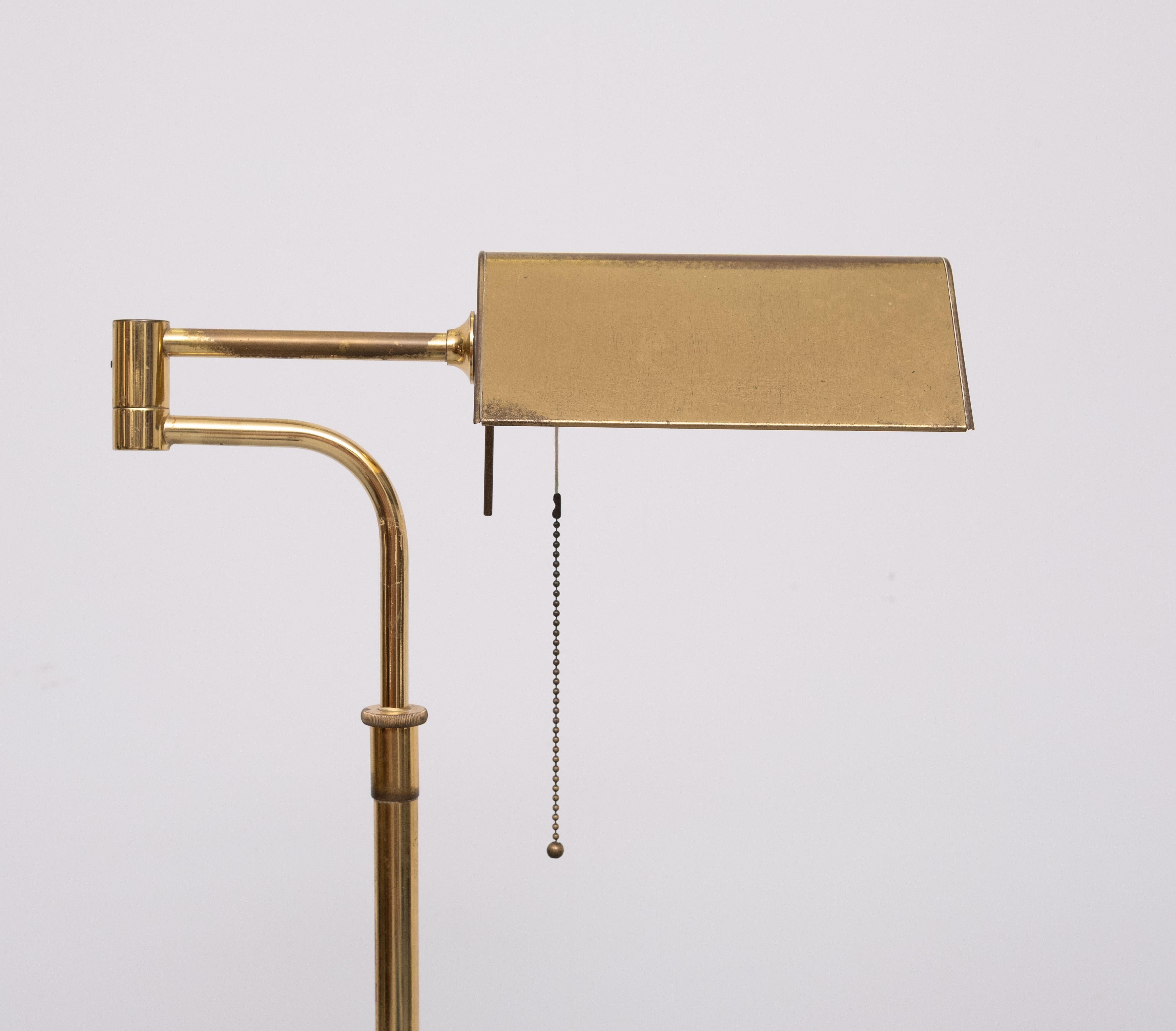 Fine XX secolo Lampada da terra a braccio oscillante in ottone, Germania, anni '70 in vendita