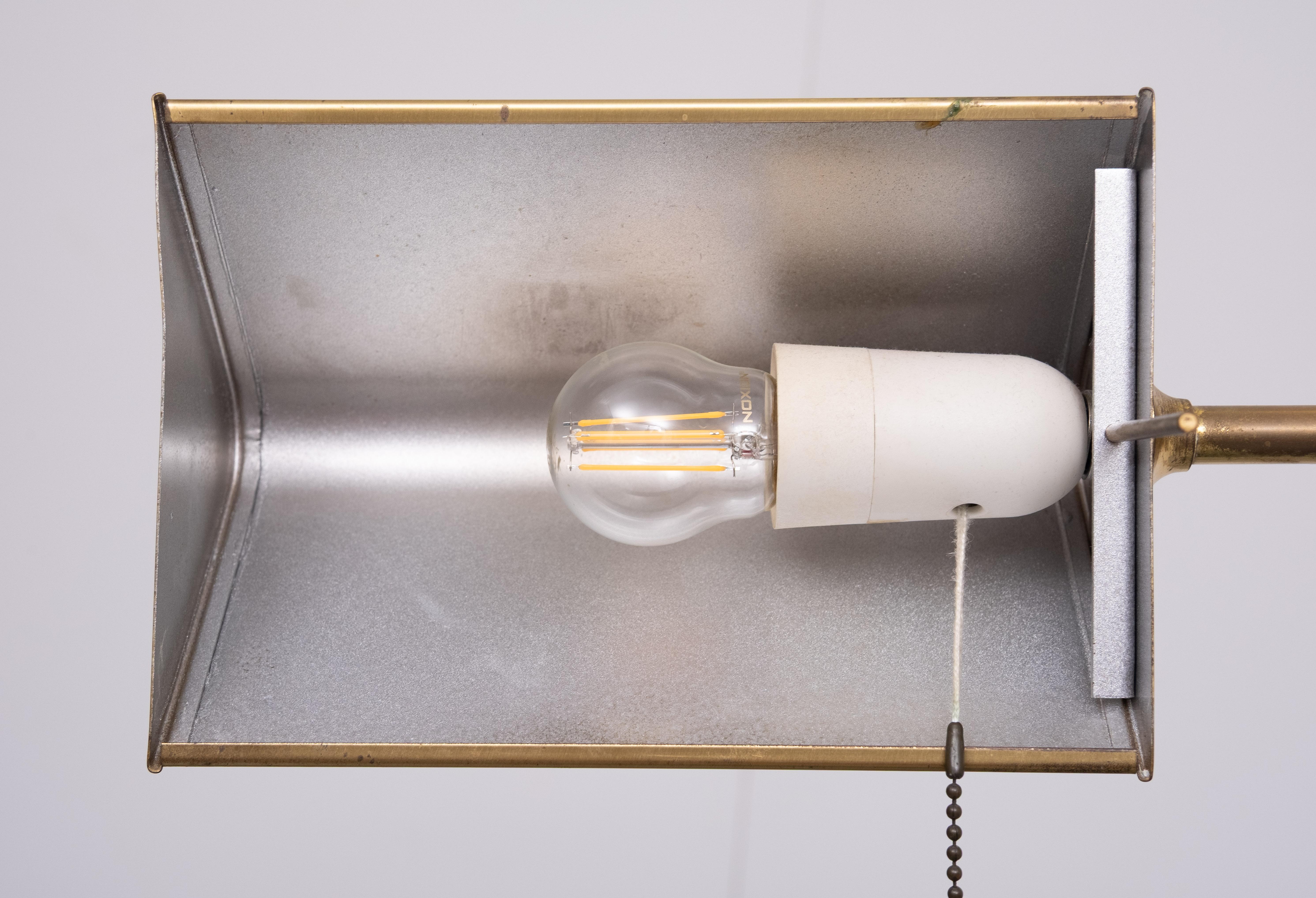 Lampada da terra a braccio oscillante in ottone, Germania, anni '70 in vendita 1
