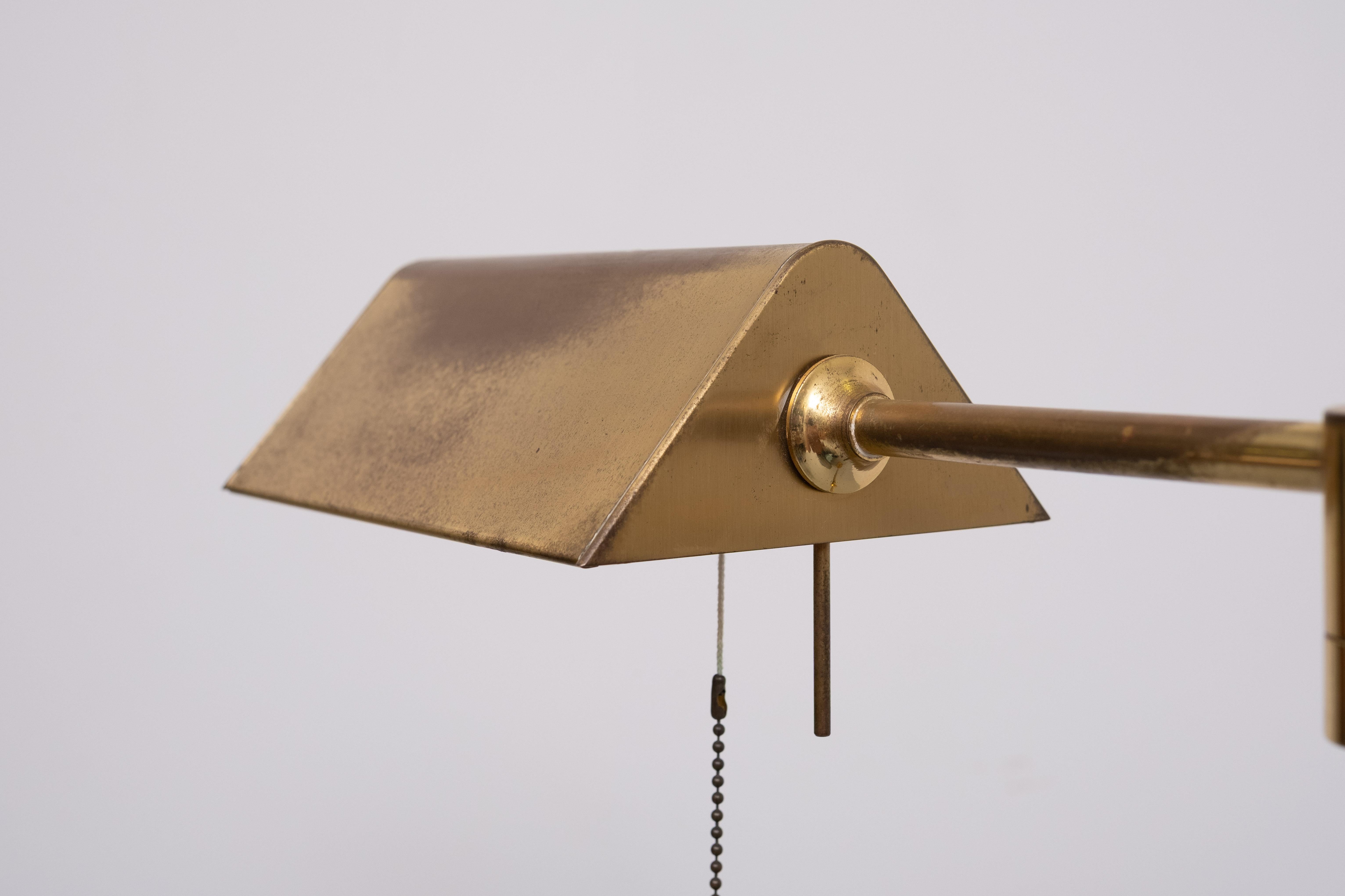 Lampada da terra a braccio oscillante in ottone, Germania, anni '70 in vendita 2