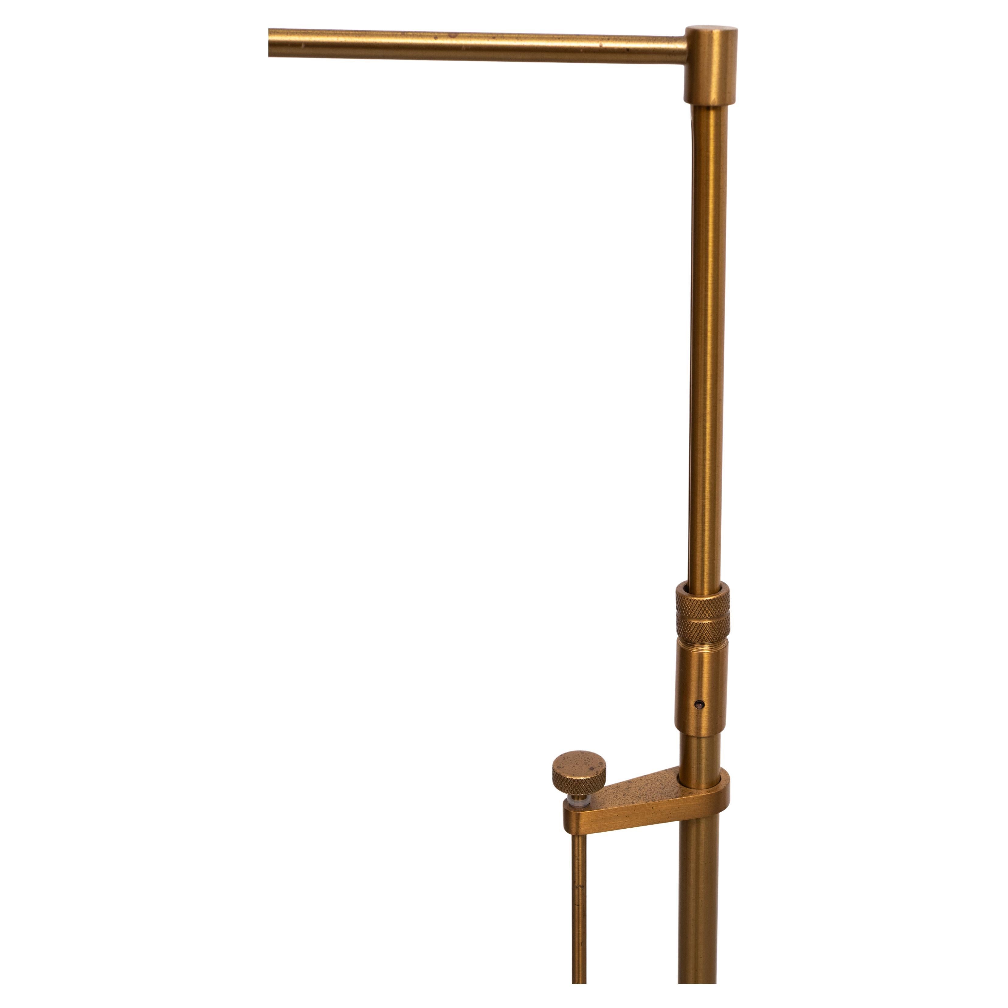 Mid-Century Modern Lampadaire à bras pivotant en laiton Abat-jour halogène en albâtre  Holtkotter Allemagne en vente