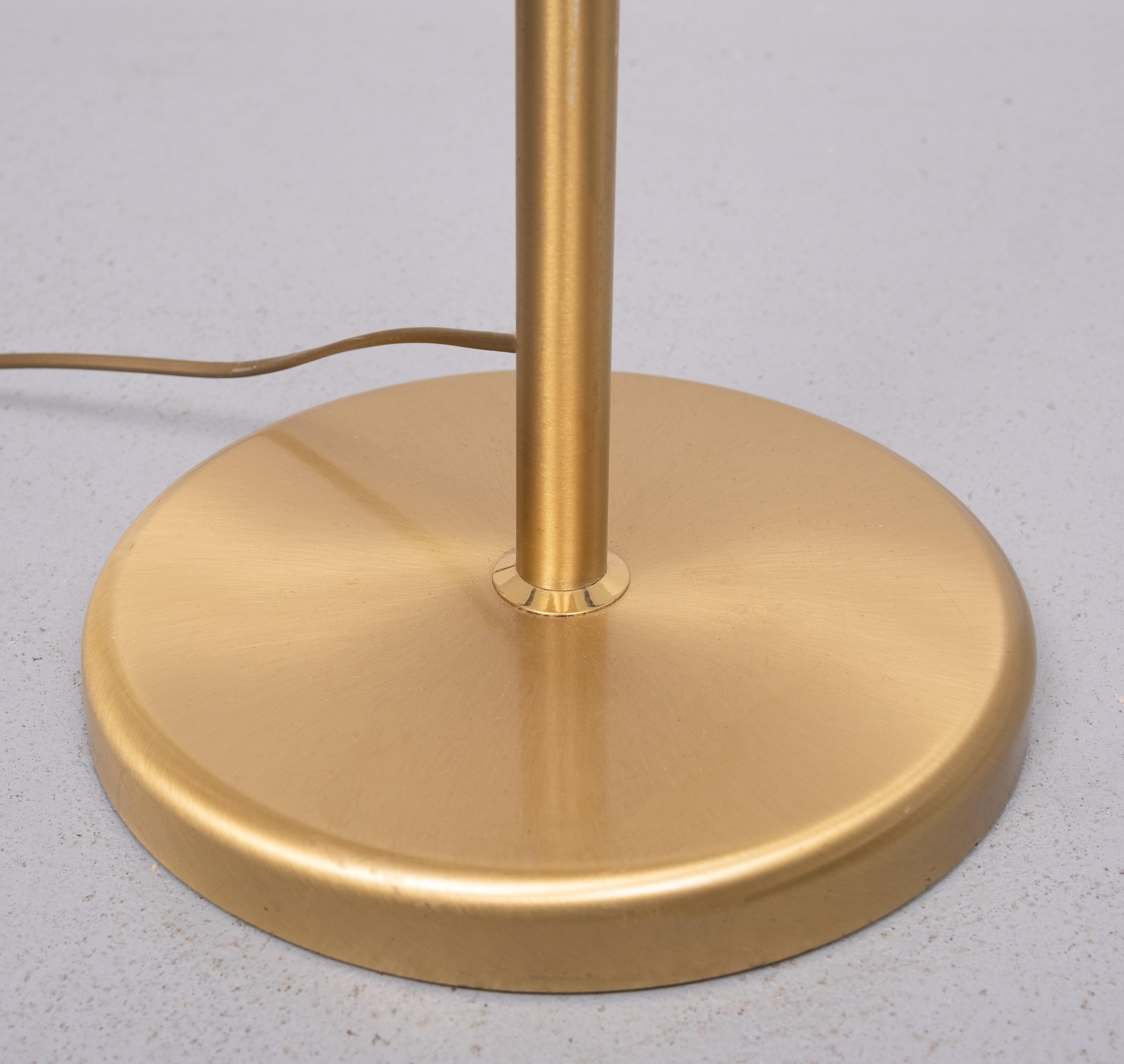 Fin du 20e siècle Lampadaire à bras oscillant en laiton avec abat-jour 1970 en vente