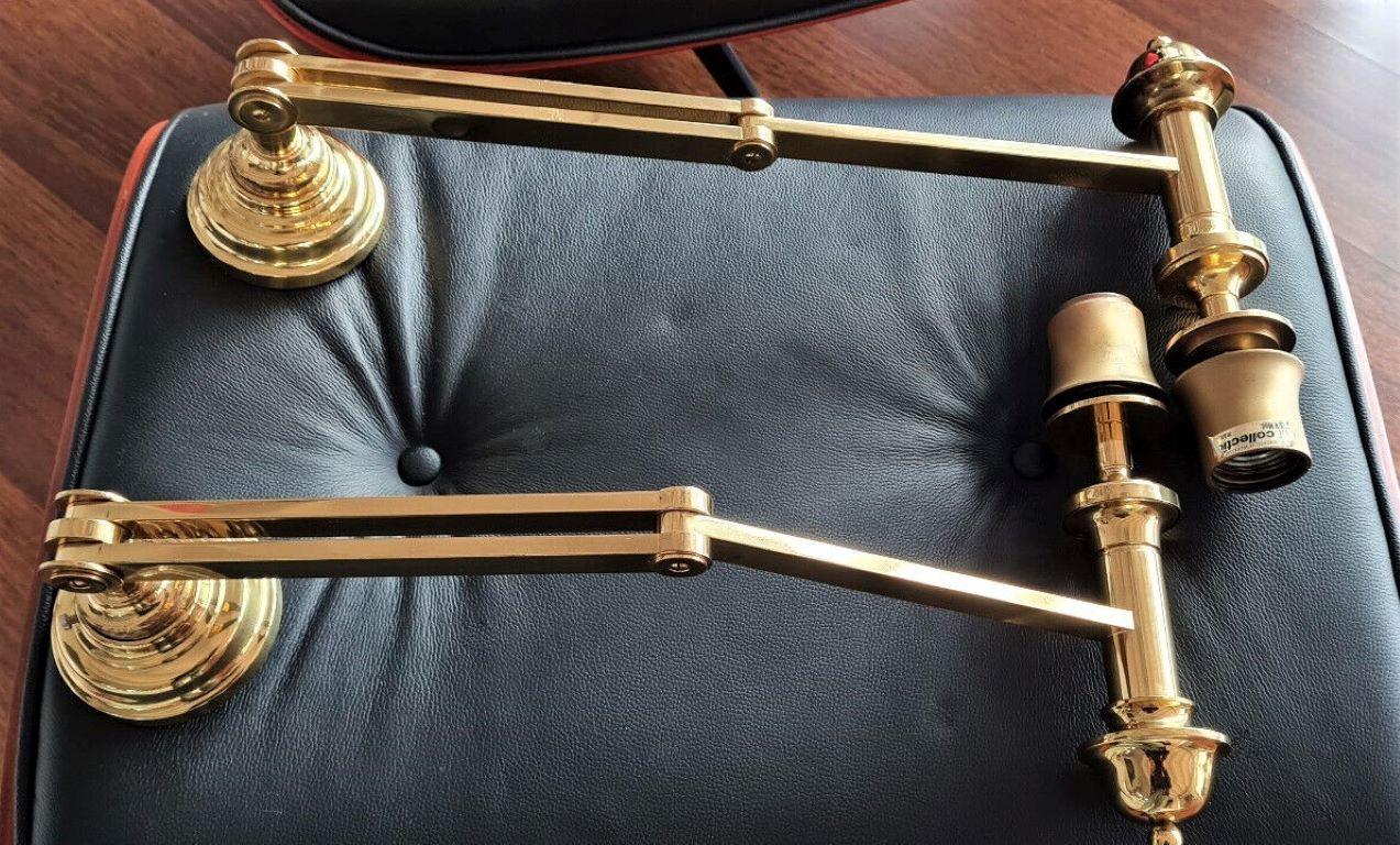 Lámpara de pared con brazo articulado de latón, años 60 en venta 6