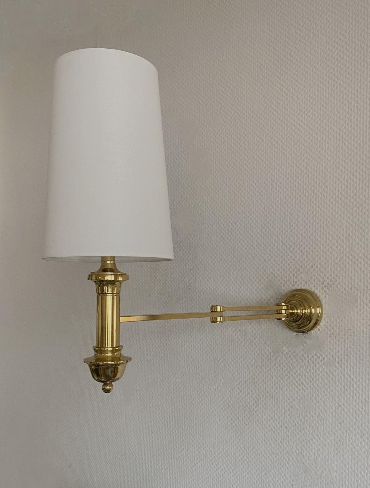 Lámpara de pared con brazo articulado de latón, años 60 siglo XX en venta
