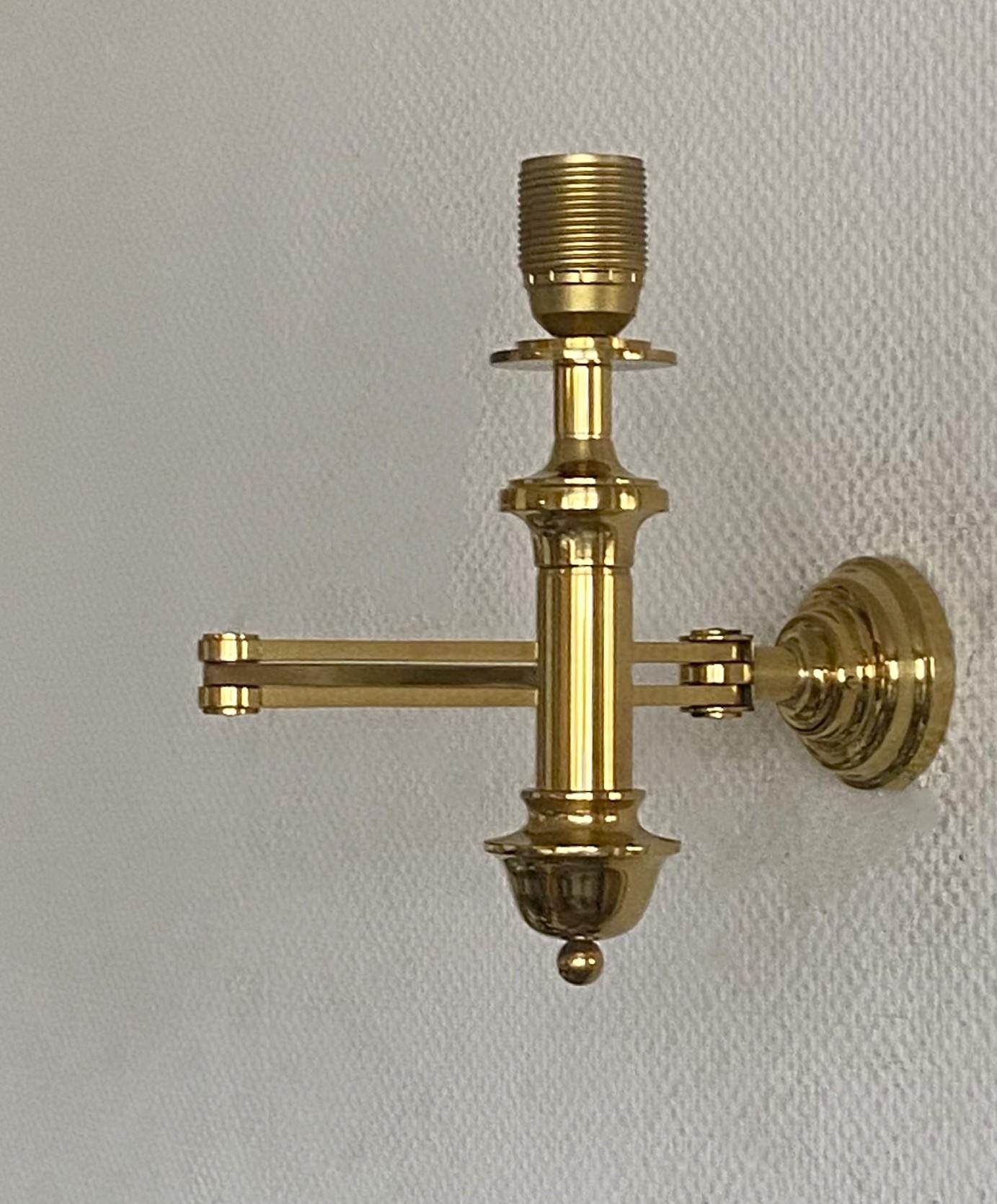 Lámpara de pared con brazo articulado de latón, años 60 Latón en venta
