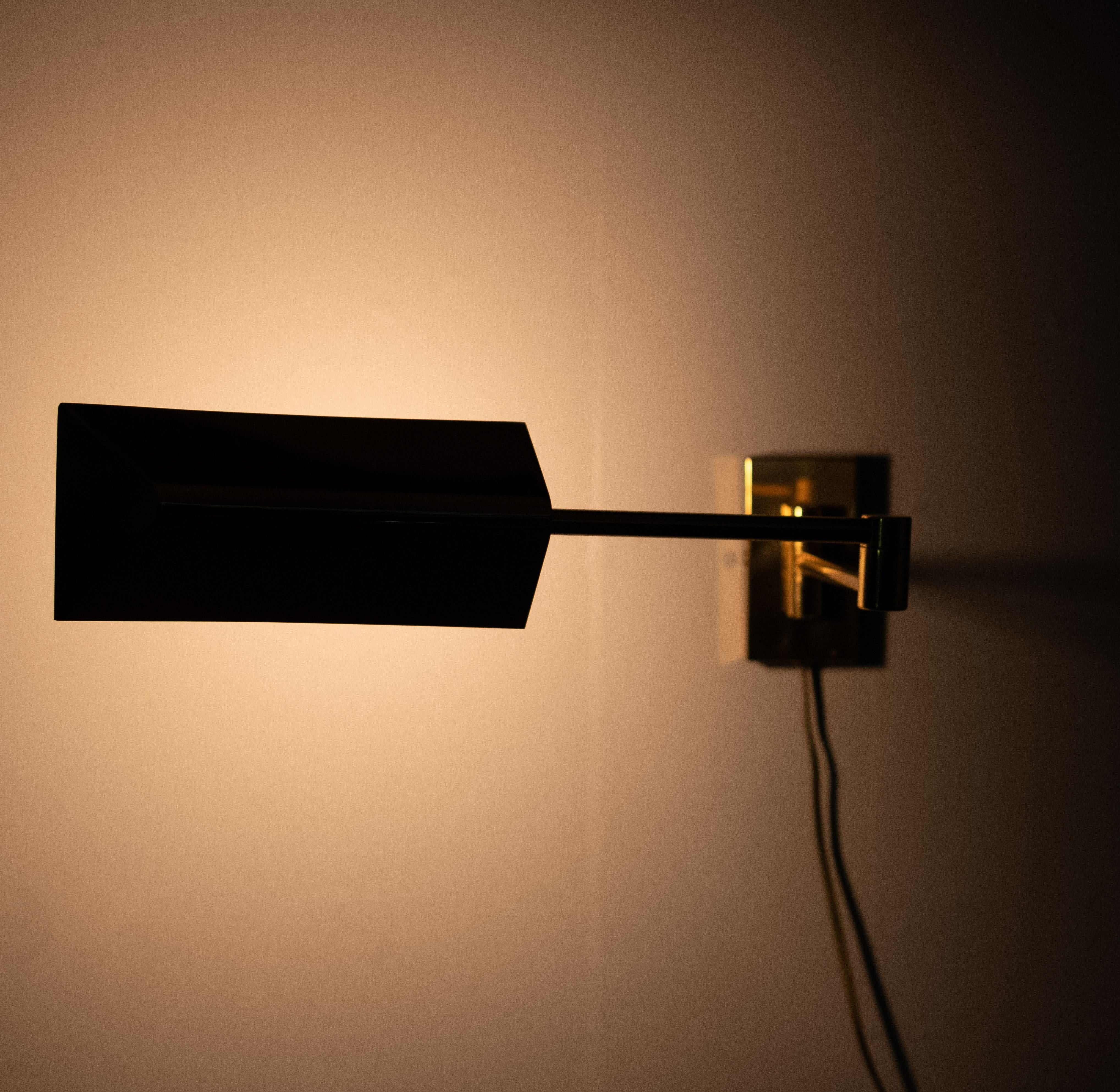Braccio oscillante in ottone Lampada da parete  Germania anni '70  in vendita 1