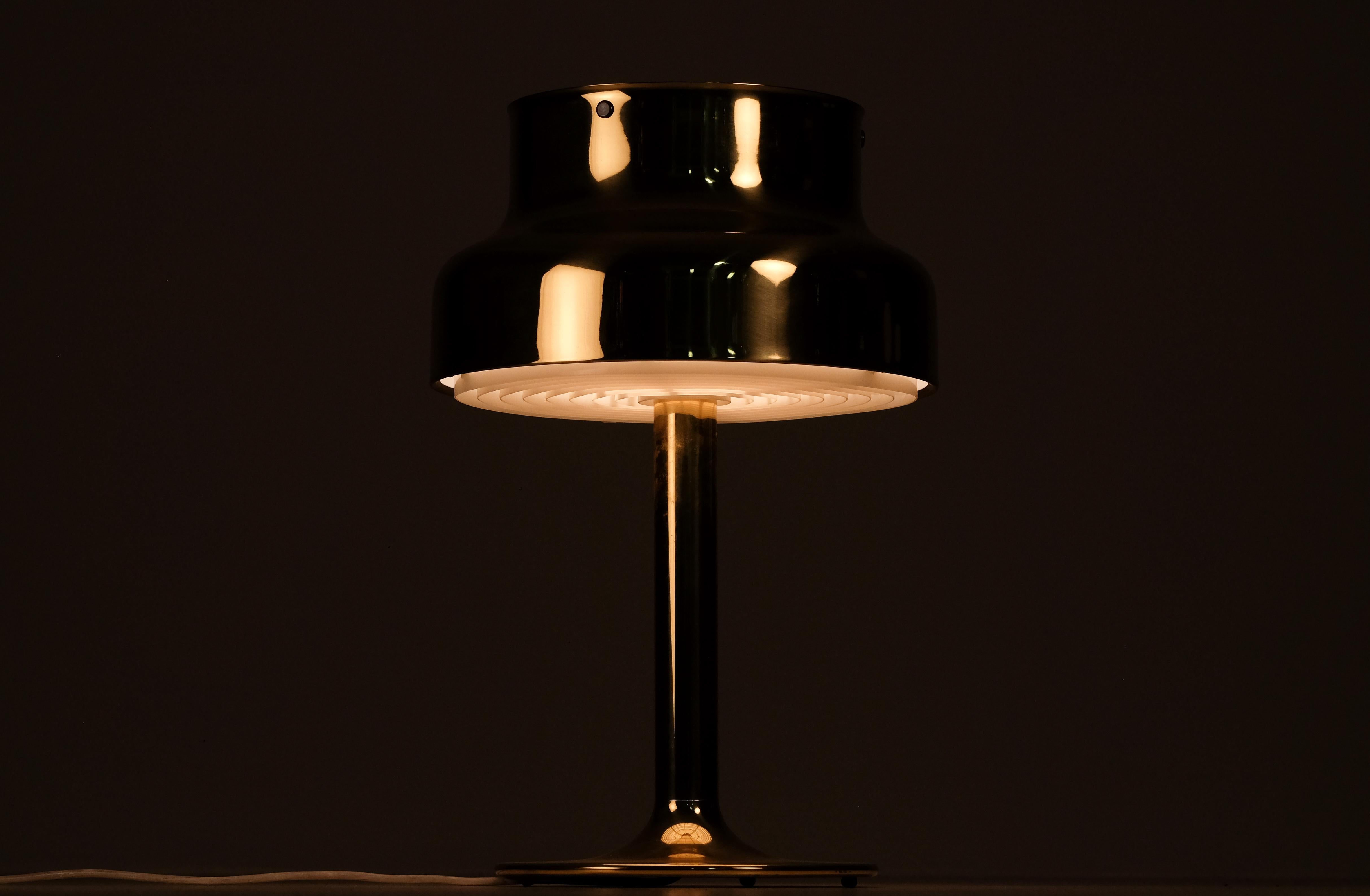 Lampe de table en laiton modèle 