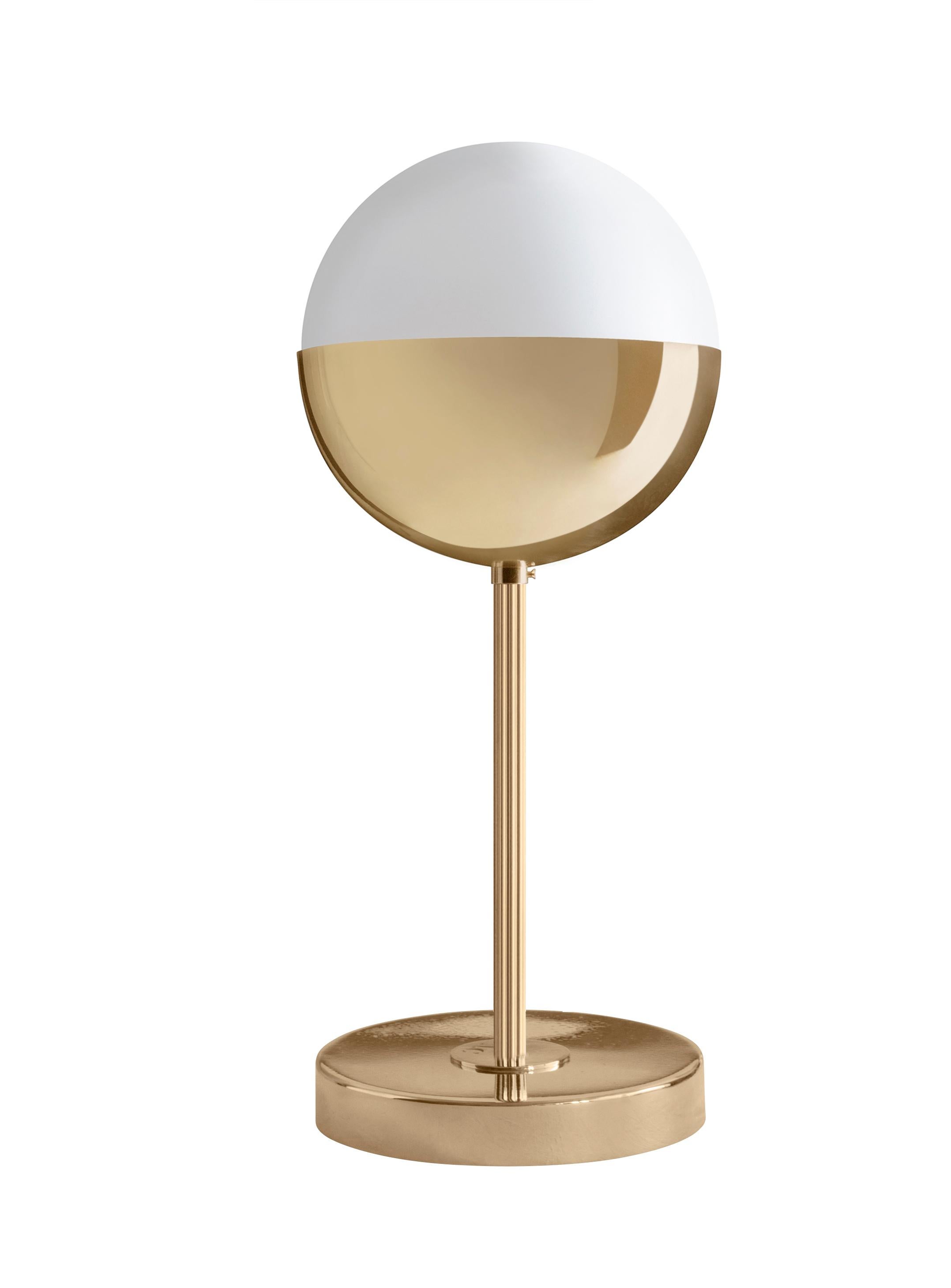 Brass table lamp 01 by Magic Circus Editions
Dimensions: H 50 x W 22 cm
 diameter sphères: 22 cm
Materials: Smooth brass, mouth blown glass

Available Finishes: Brass, nickel
Available colors (central tube): Black, green pine, red wine,