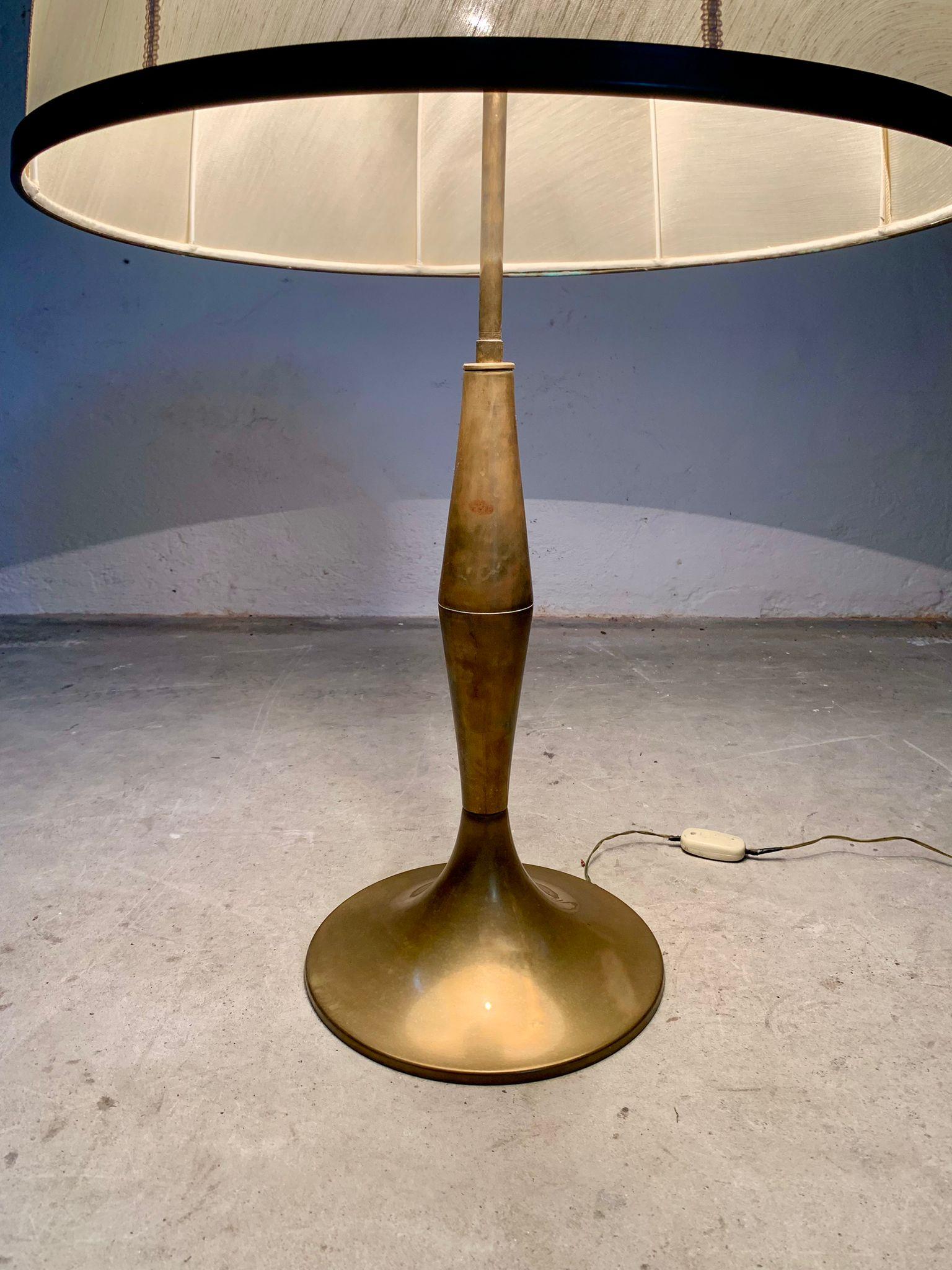 Italian Brass table lamp and fabric lampshade, 1950s, italy. in vendita