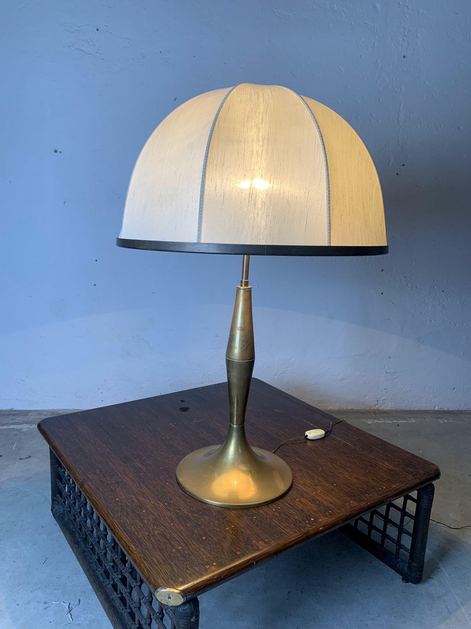 Brass table lamp and fabric lampshade, 1950s, italy. In condizioni buone in vendita a Milano, IT