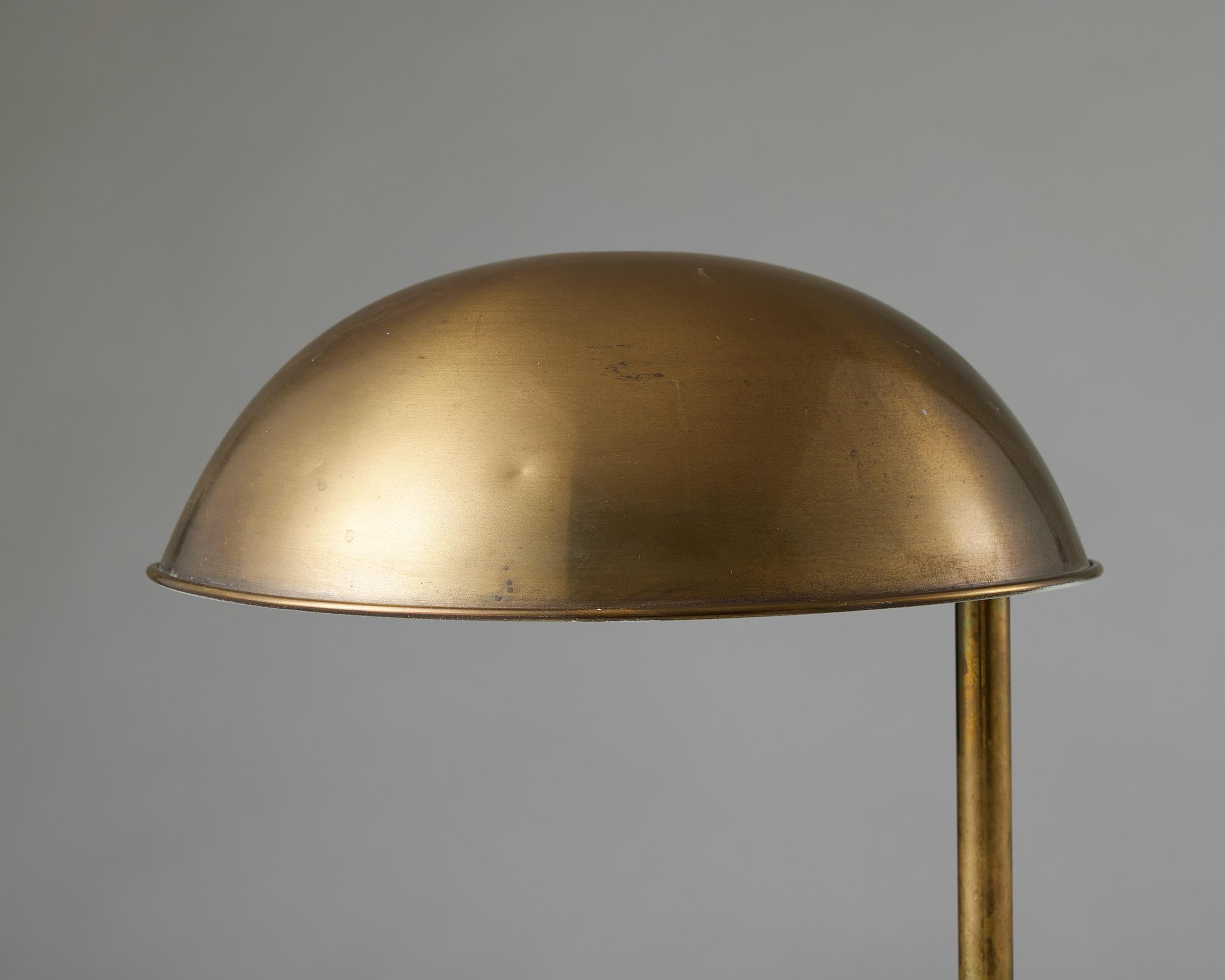Brass table lamp, anonymous, Denmark, 1960s In Good Condition For Sale In Stockholm, SE