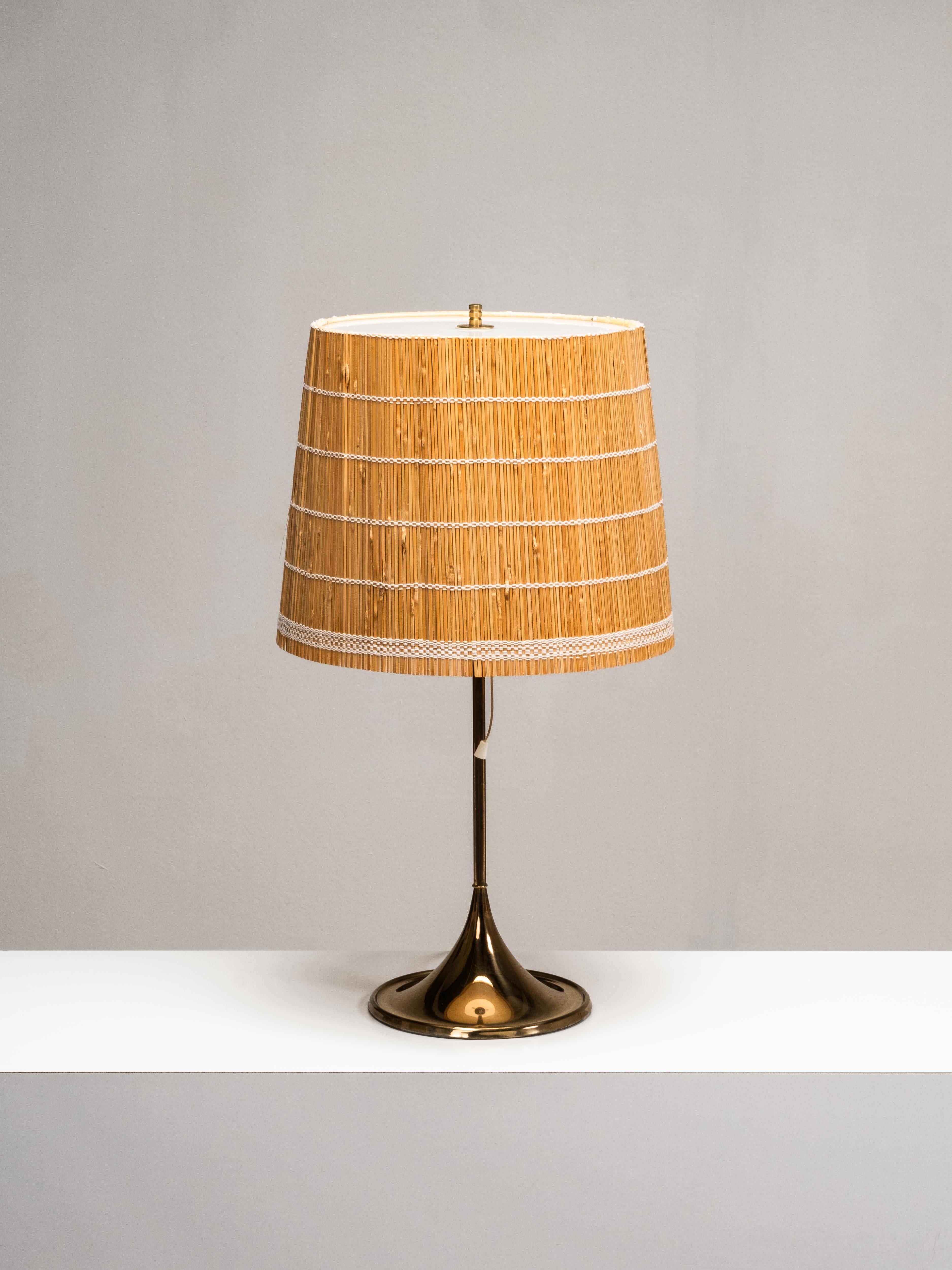 Lampada da tavolo in ottone B-024 di Alf Svensson e Yngvar Sandström per Bergboms, 1960 In condizioni buone in vendita a Karis, Nyland